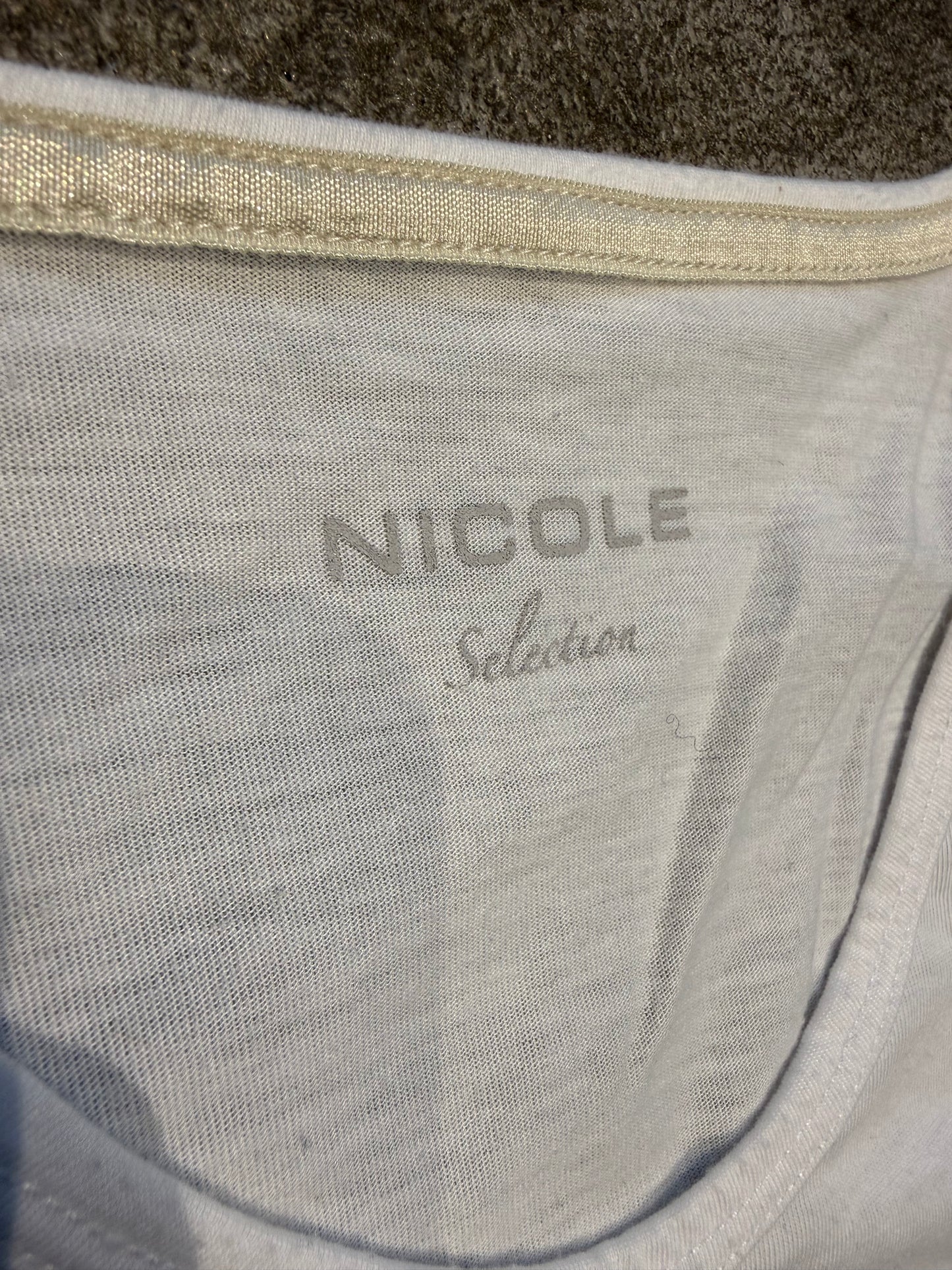 000’s Nicole Cross V Neck Tee (XS)