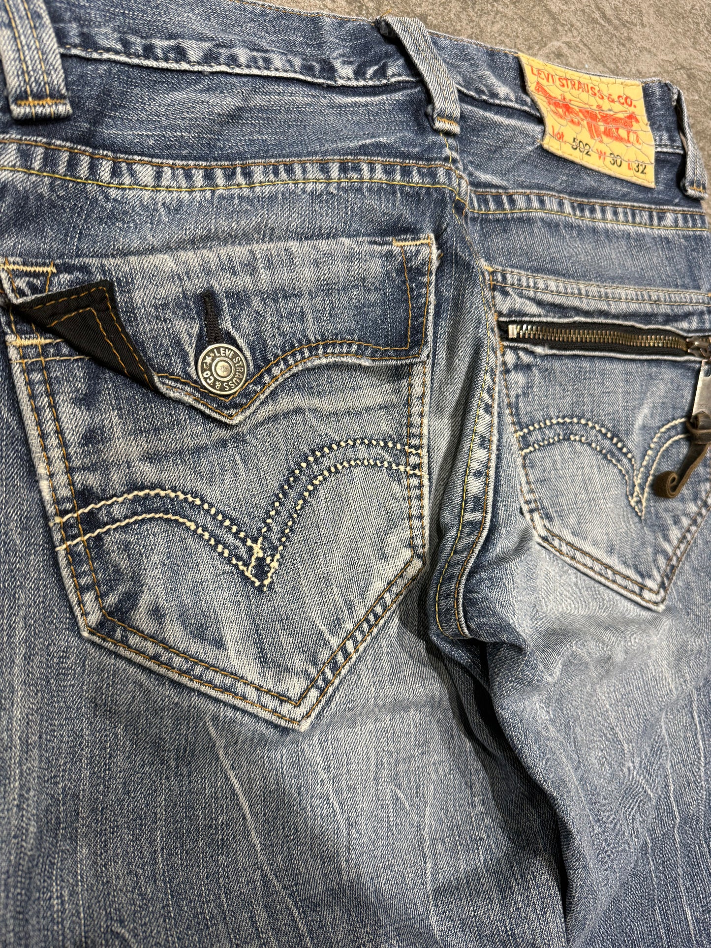 000’s Japanese Levi’s 502 Jeans (30”)