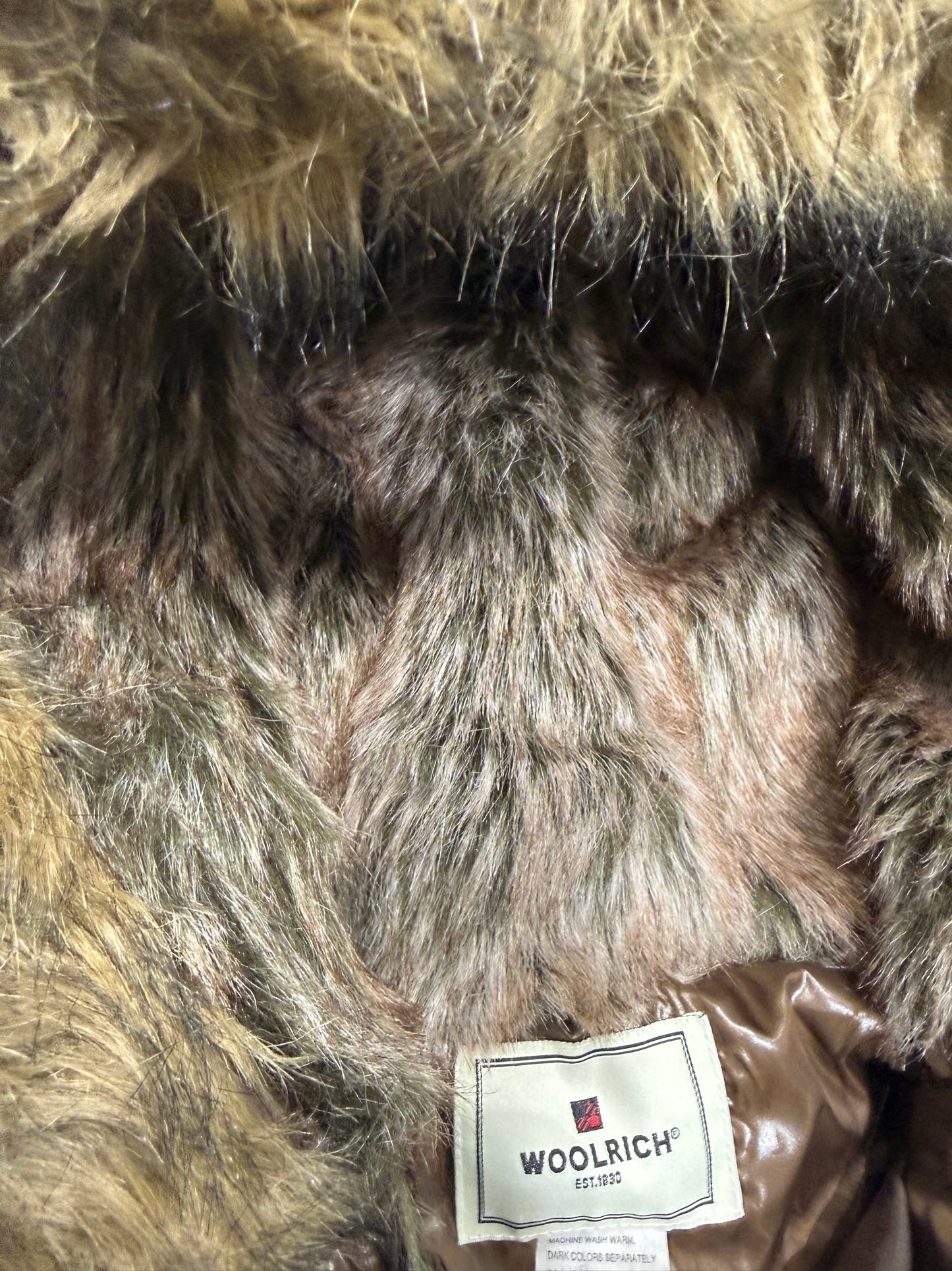 000’s Woolrich Glossy Fur Hood Puffer (XL)