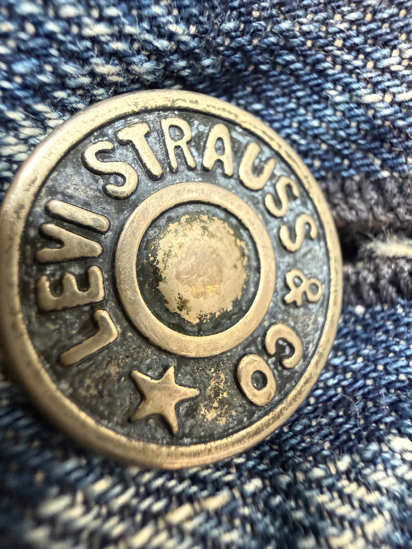 000’s Levi’s 502 Ghost Wash Jeans (31”)