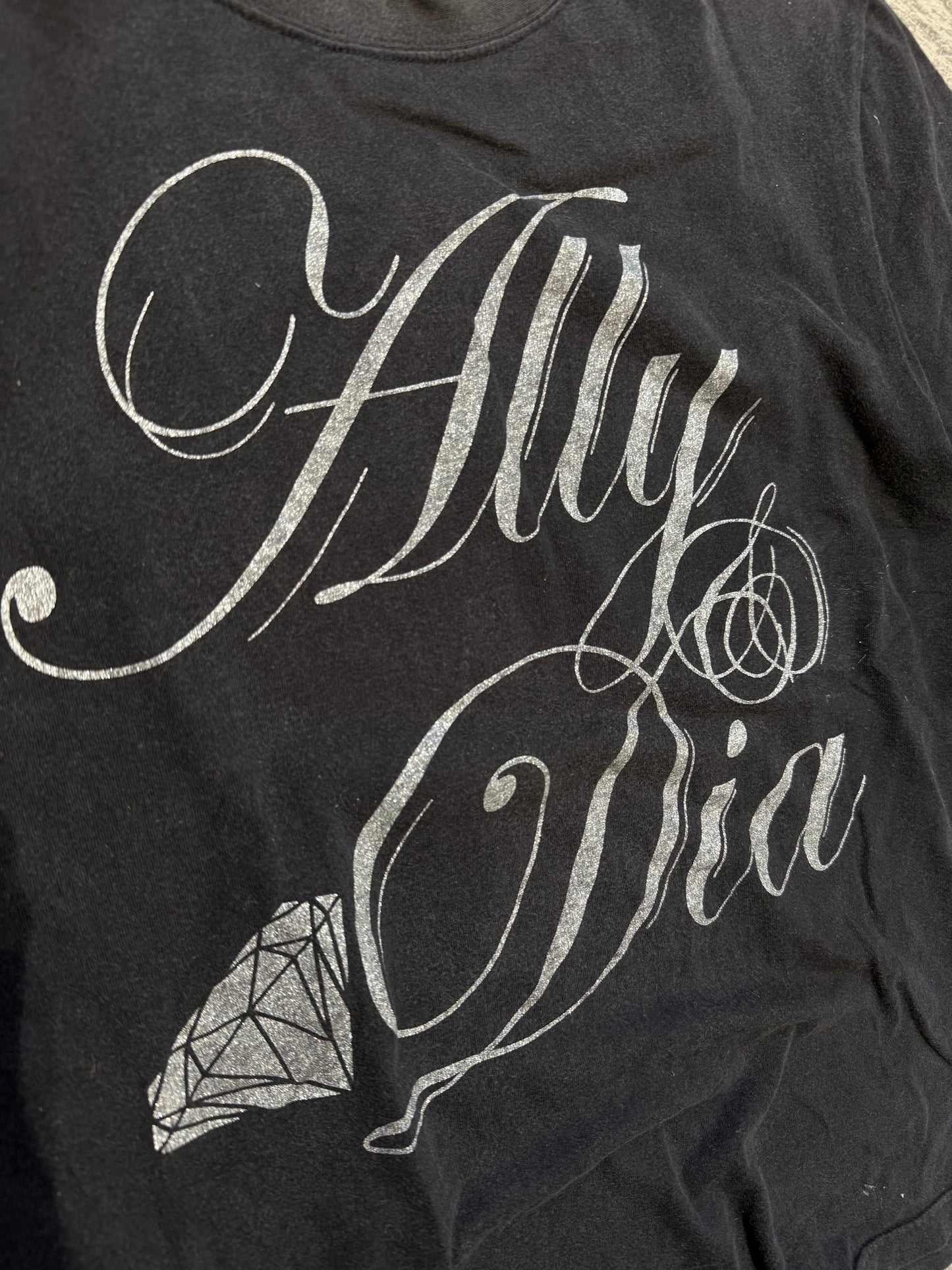 000’s Ally & Dia Distressed Tee (M)