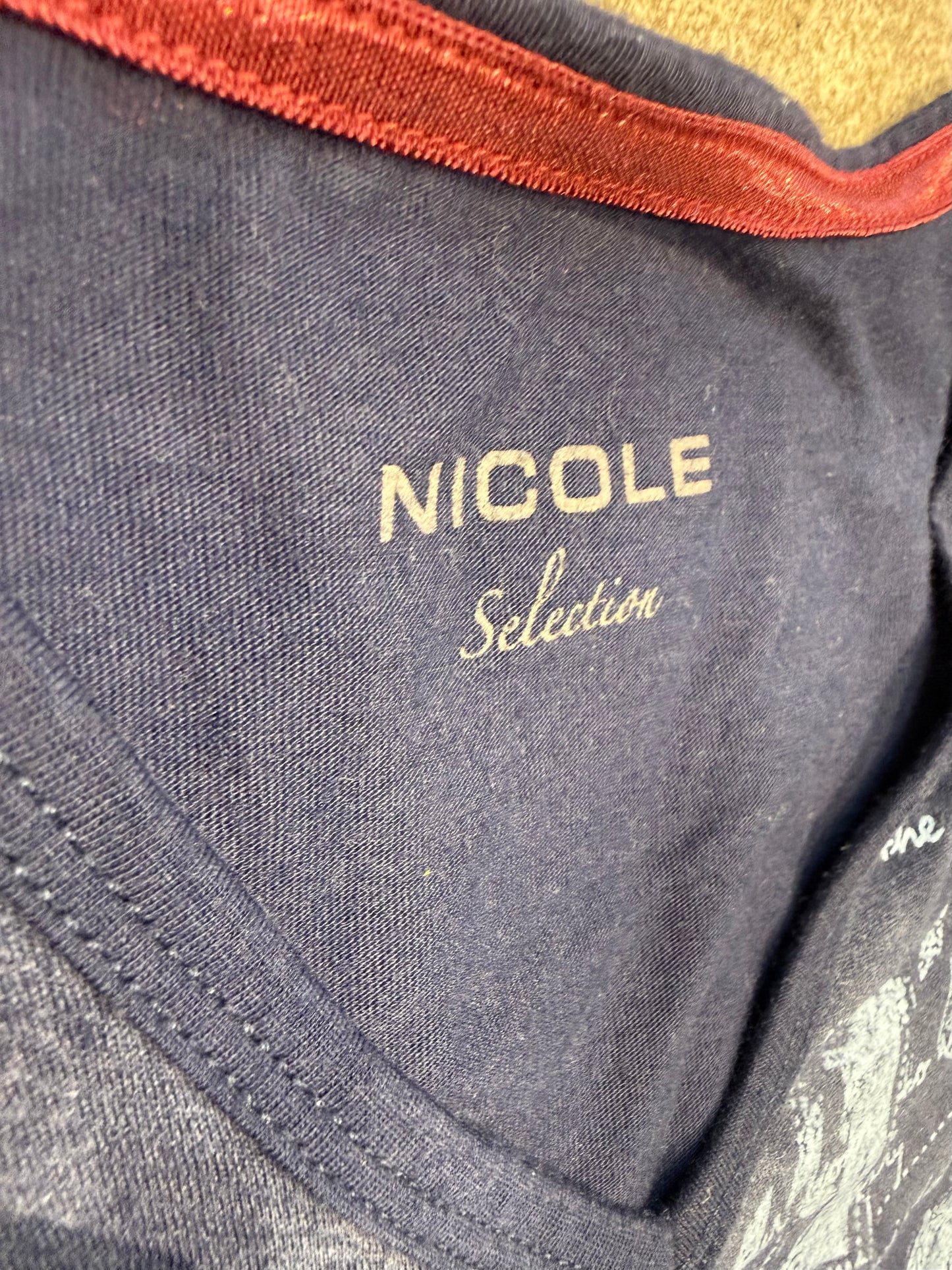 000’s Nicole Script V Neck Tee (XS)