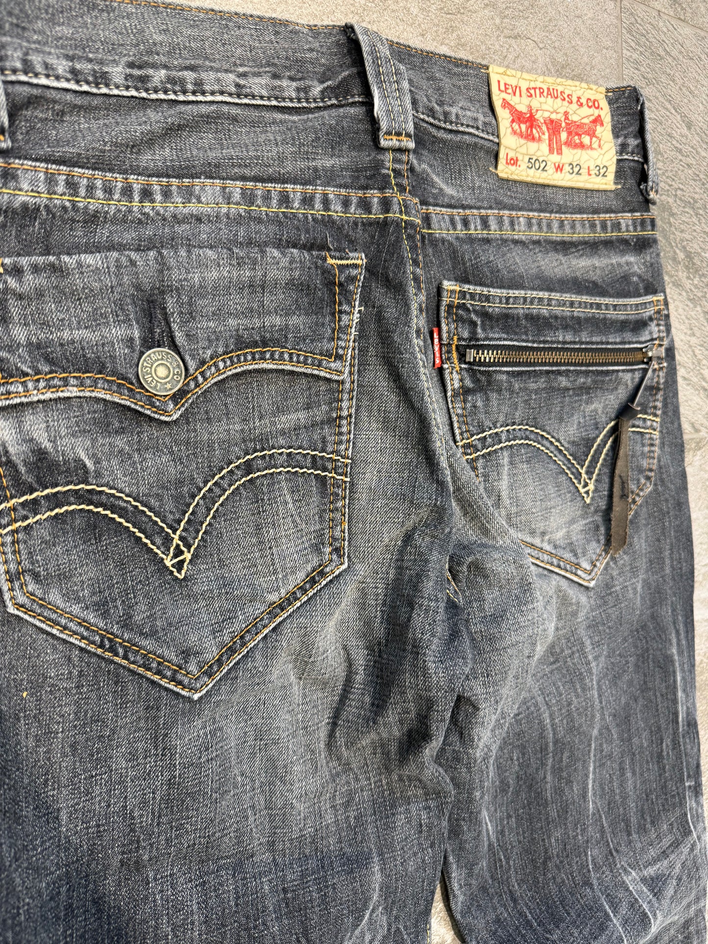 000’s Levi’s 502 Ghost Wash Jeans (32”)