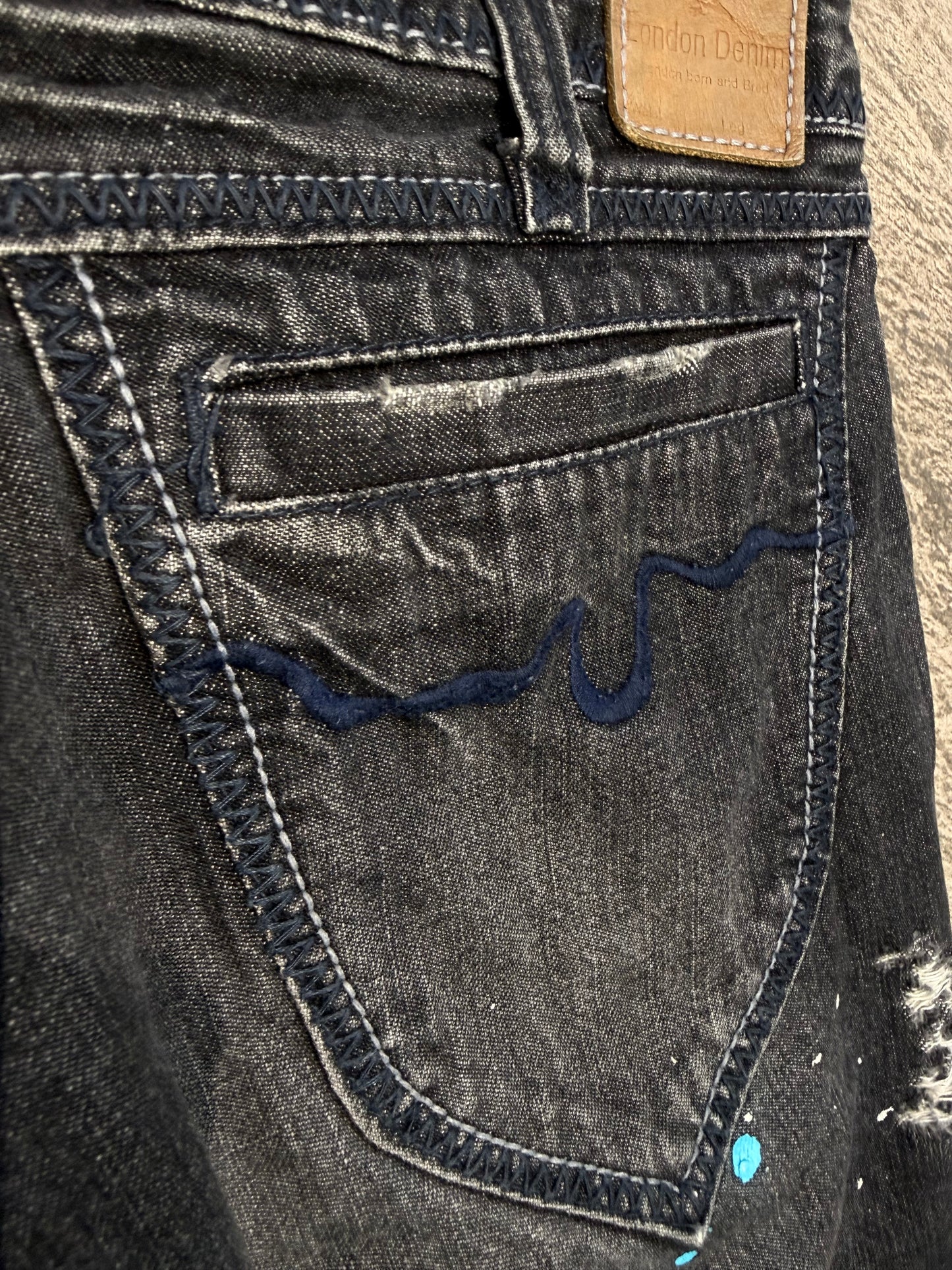 000’s Distressed London Jeans (29”)