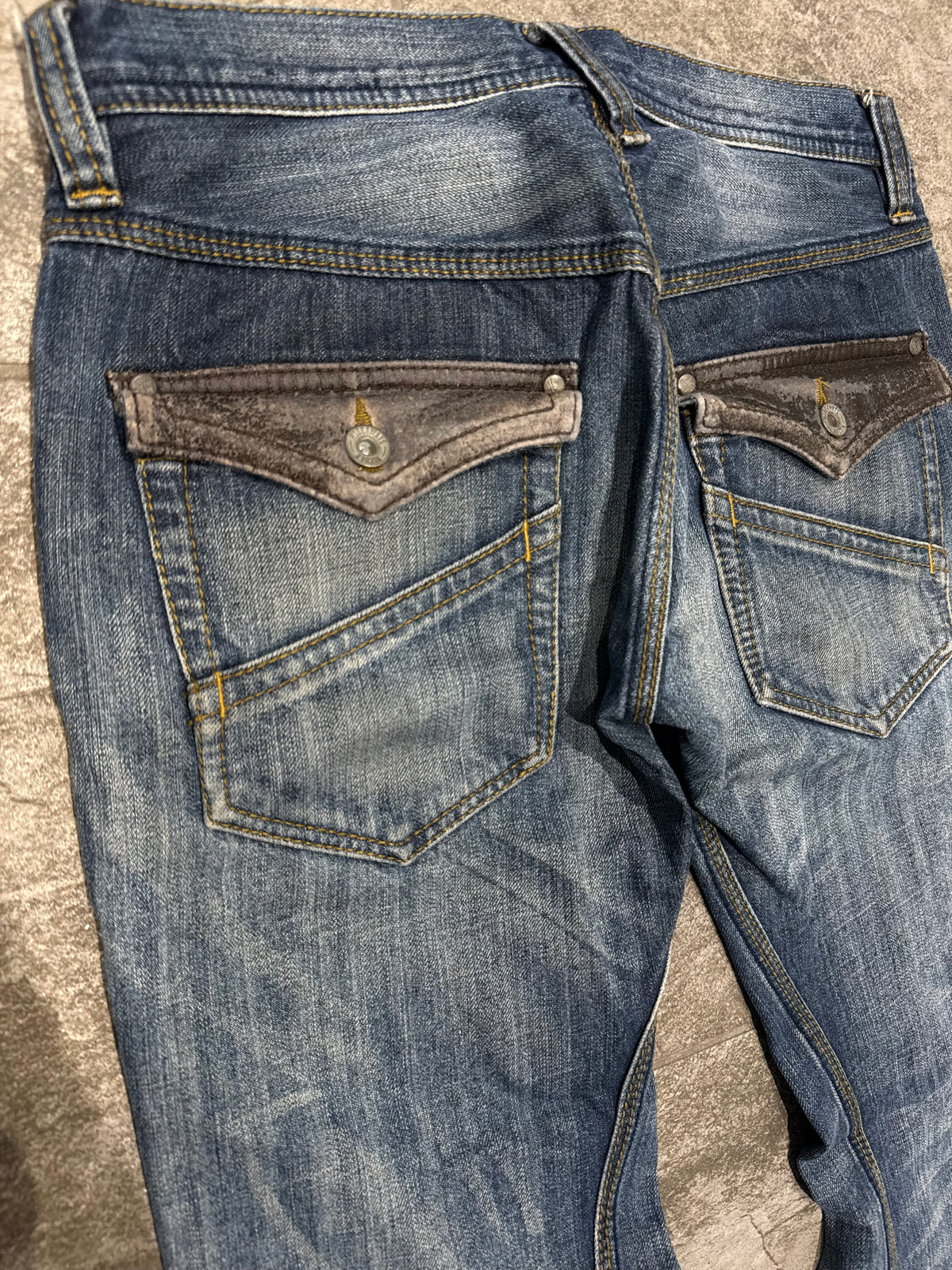 000’s Nicole Distressed Jeans (30”)
