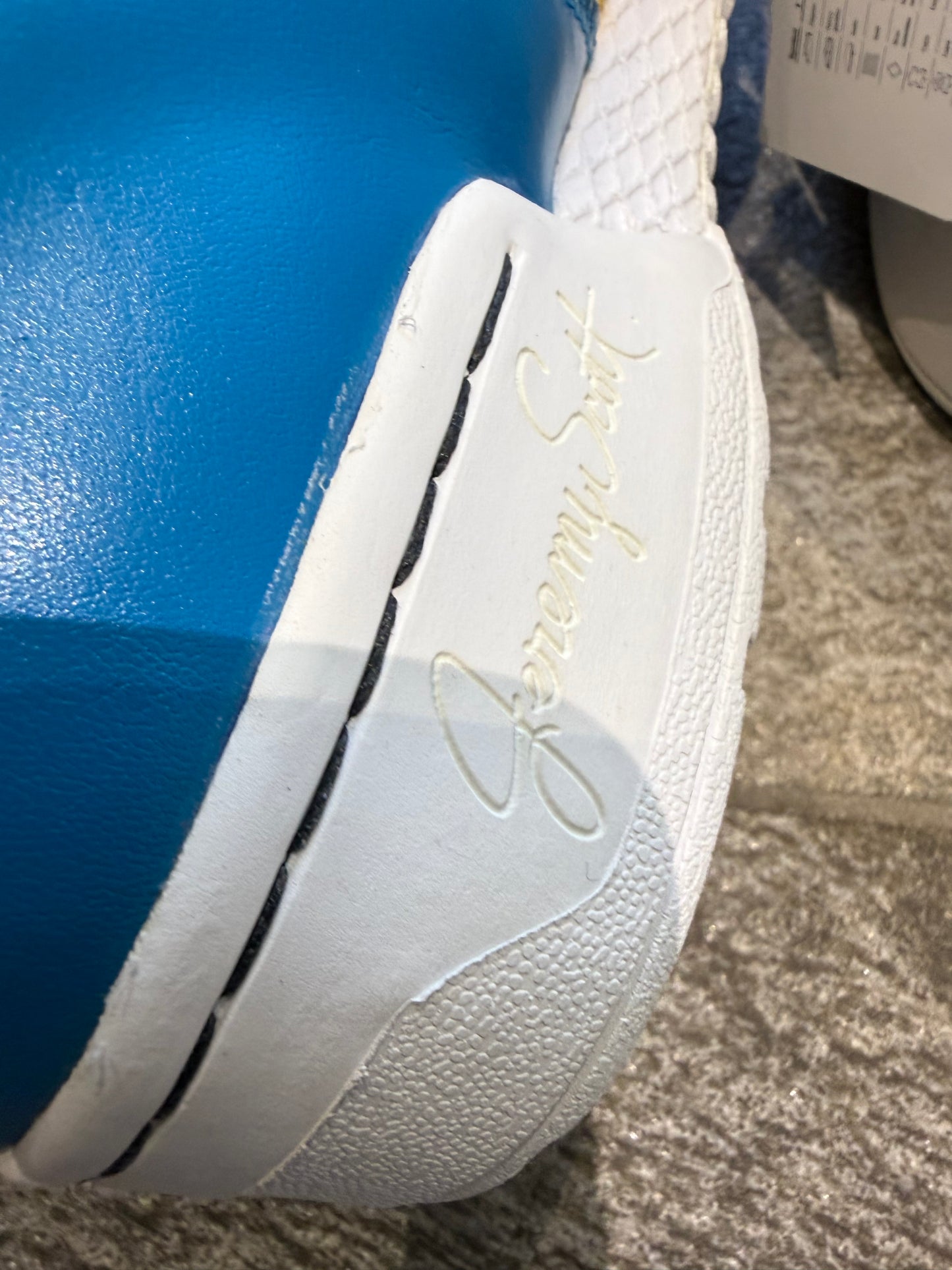 Jeremy Scott x 2NE1 x Adidas Wings (UK 9 - EU 43)