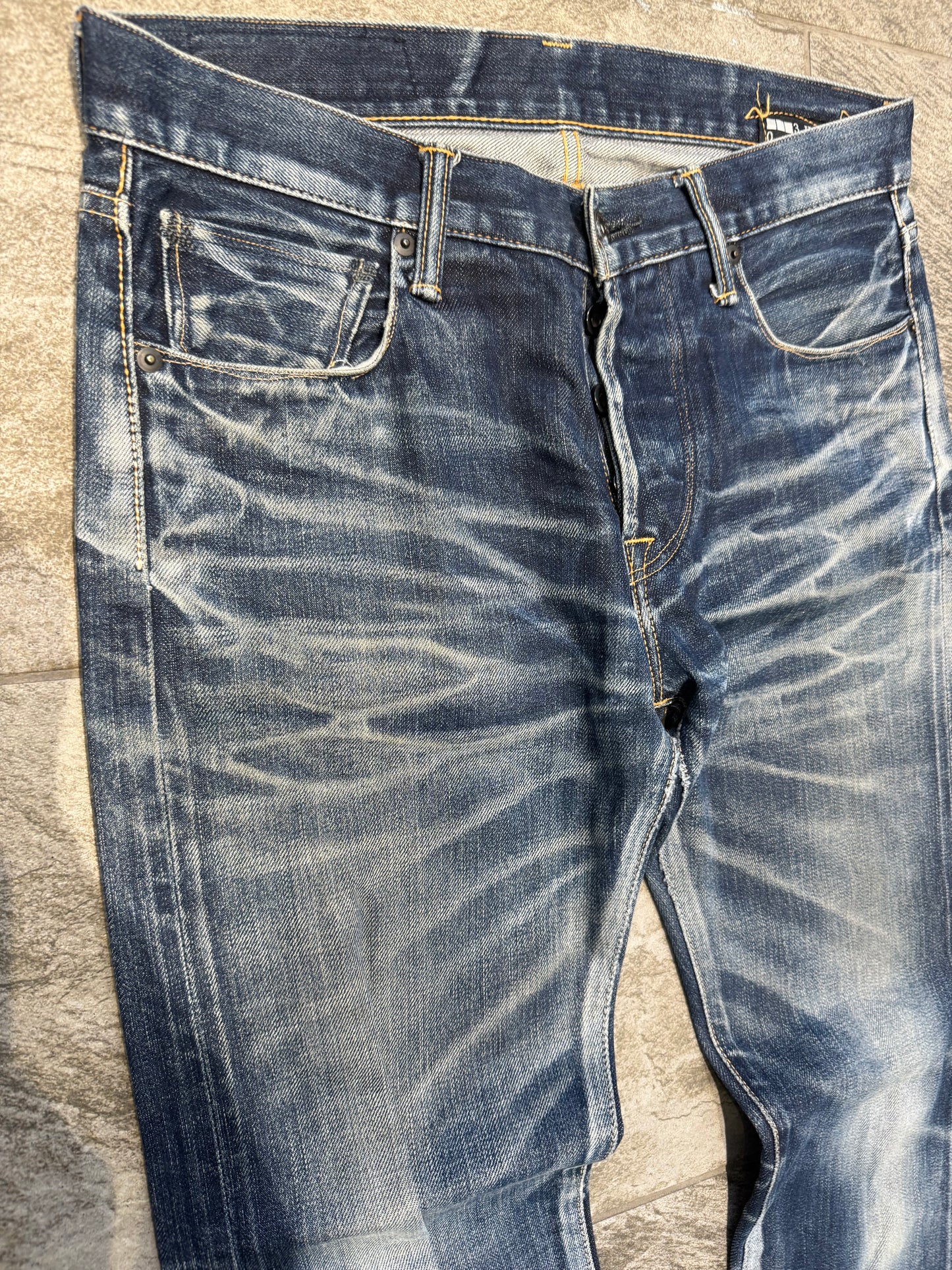 000’s Kuro Distressed Selvedge Jeans (31”)