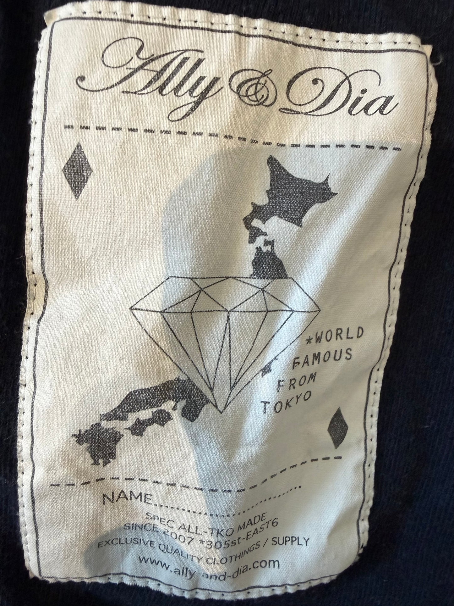 000’s Ally & Dia Longsleeve Tee (L)