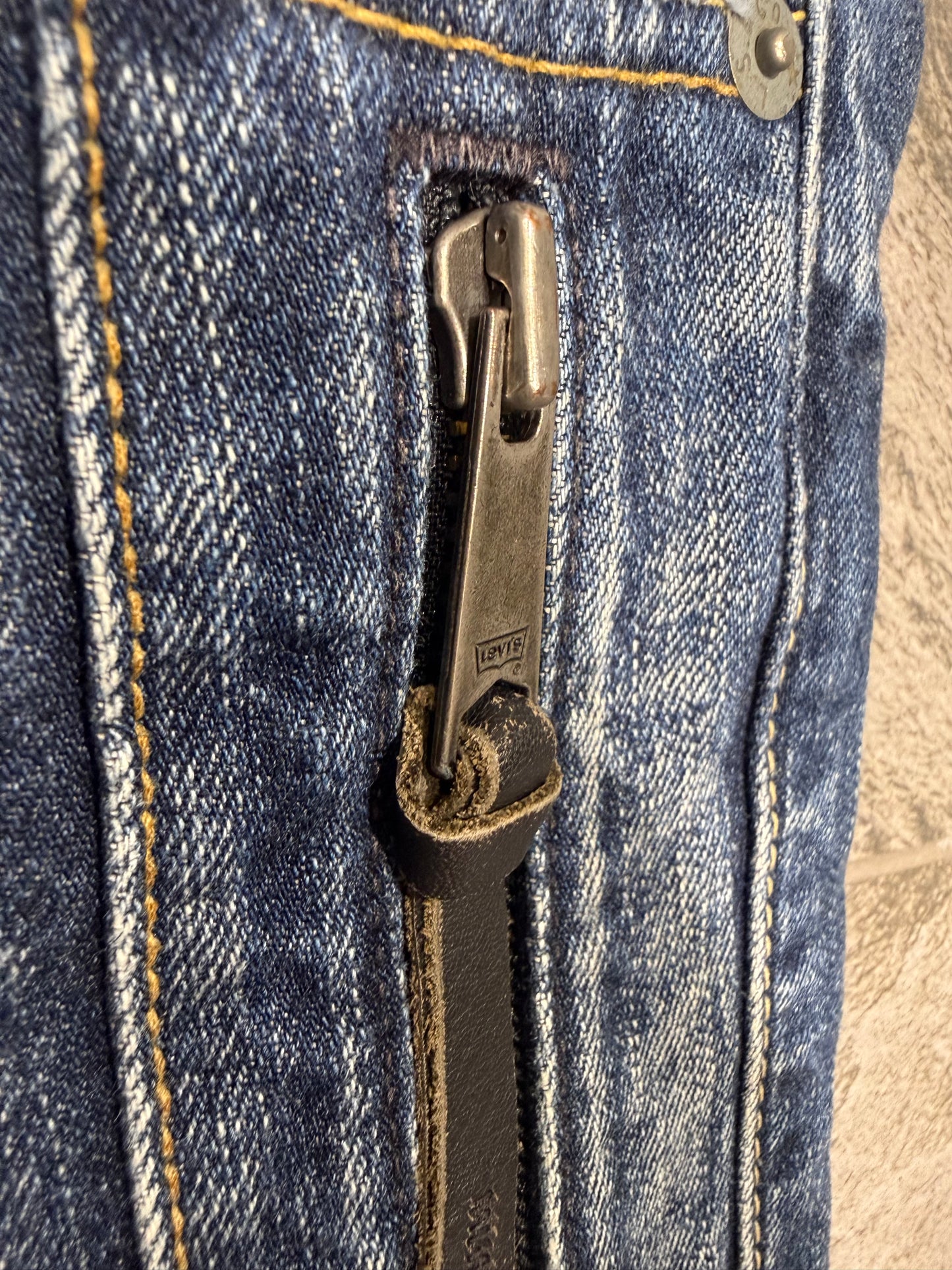 000’s Levi’s 502 Jeans (30”)
