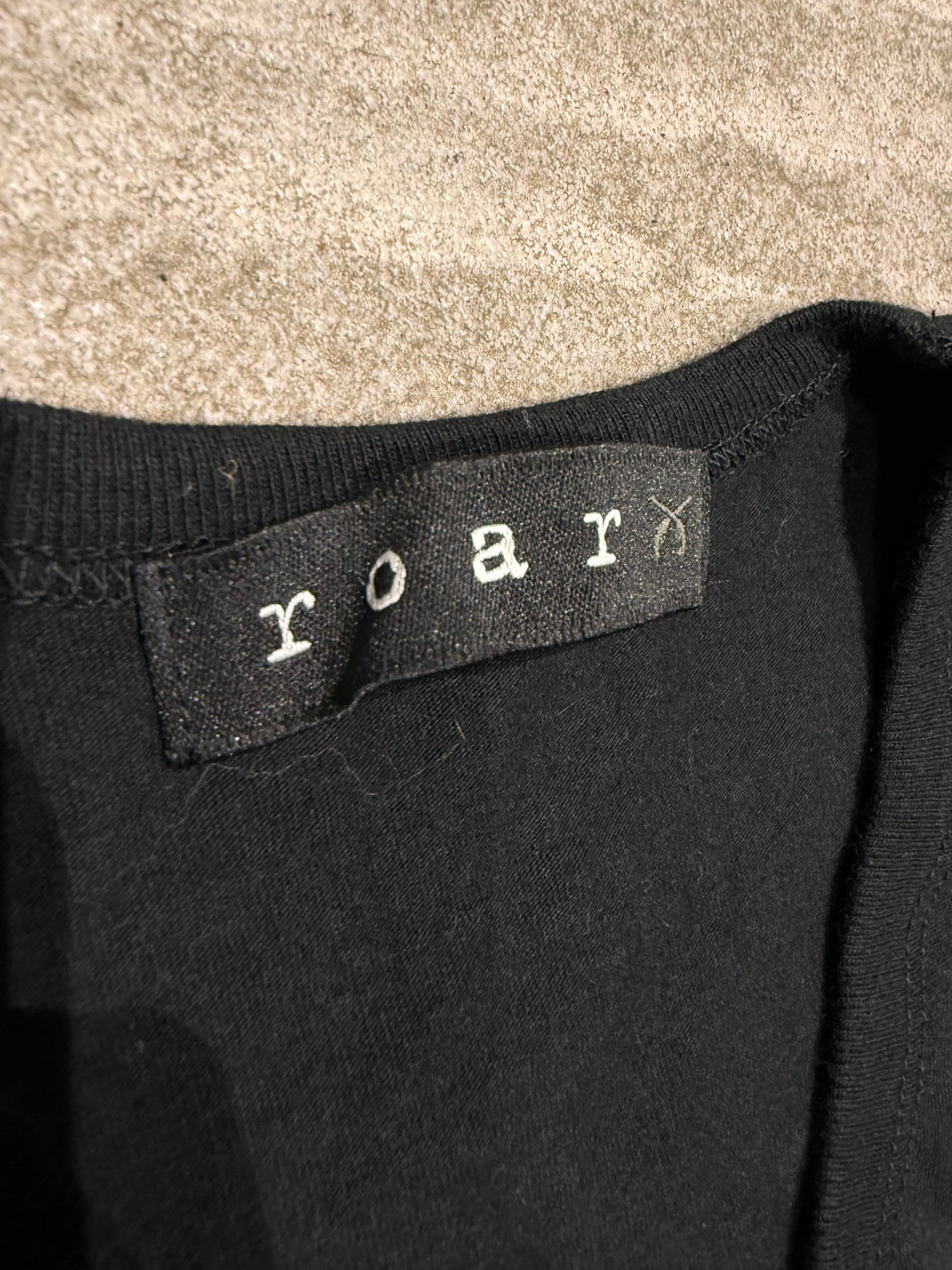 000’s Roar V Neck Tee (S)