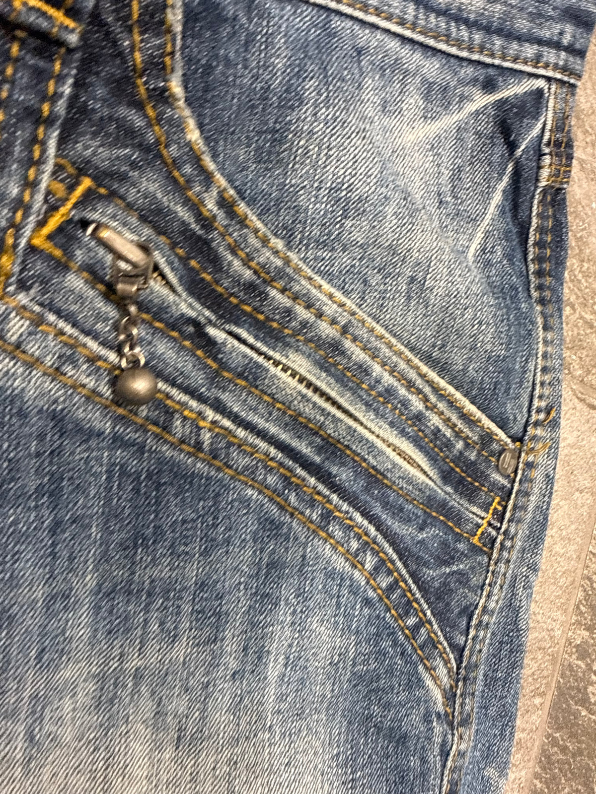 000’s Nicole Distressed Jeans (30”)