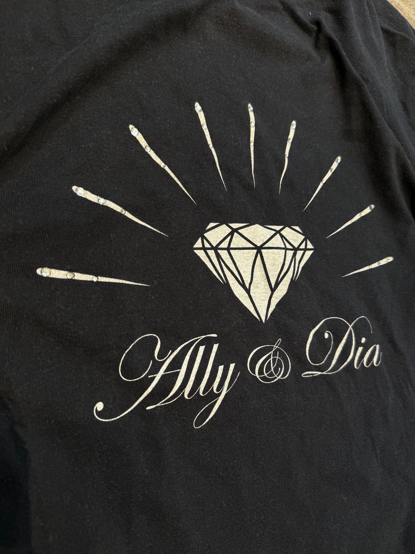 000’s Ally & Dia Longsleeve Tee (L)