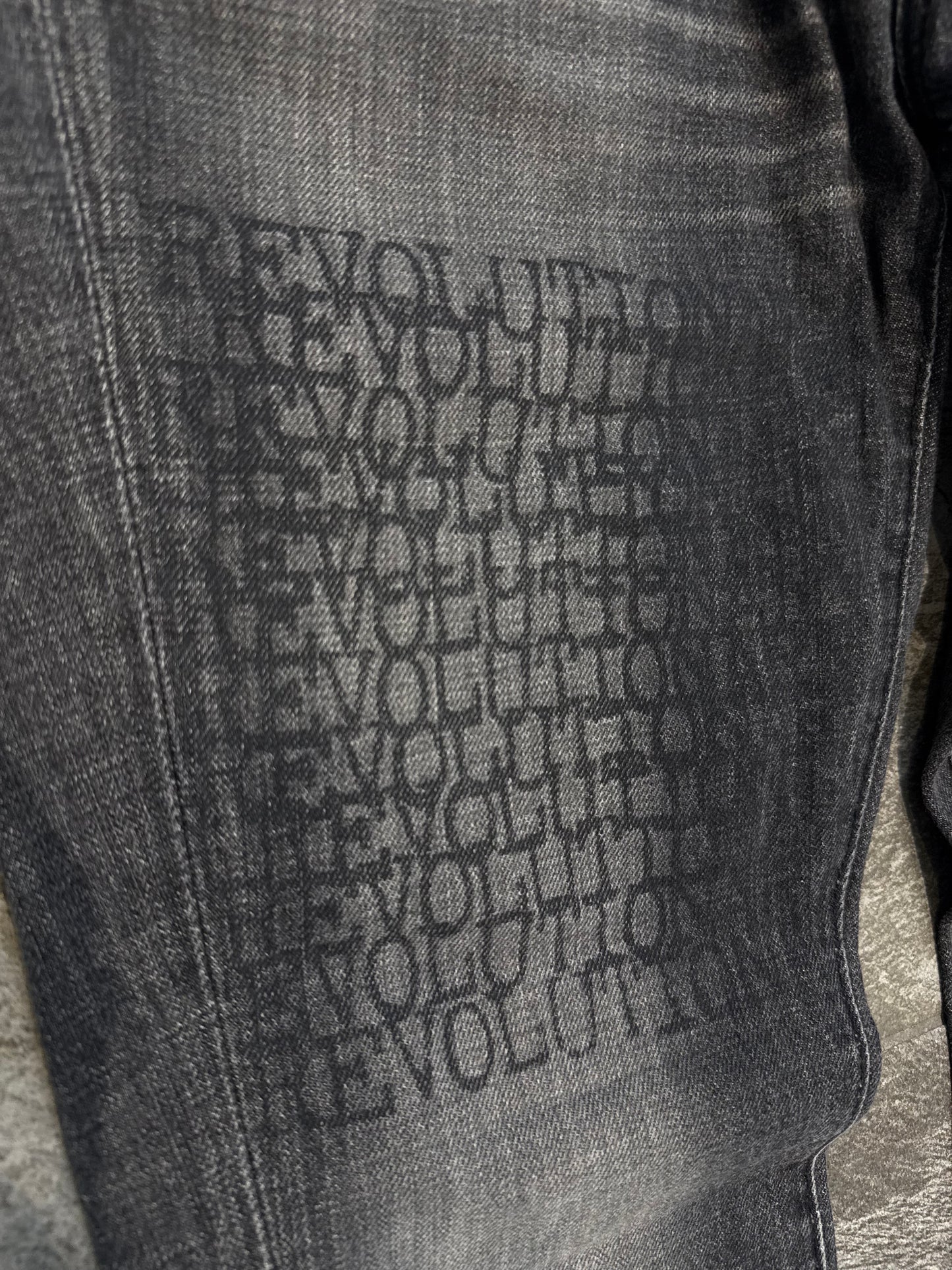 000’s Vanquish Script Jeans (32”)