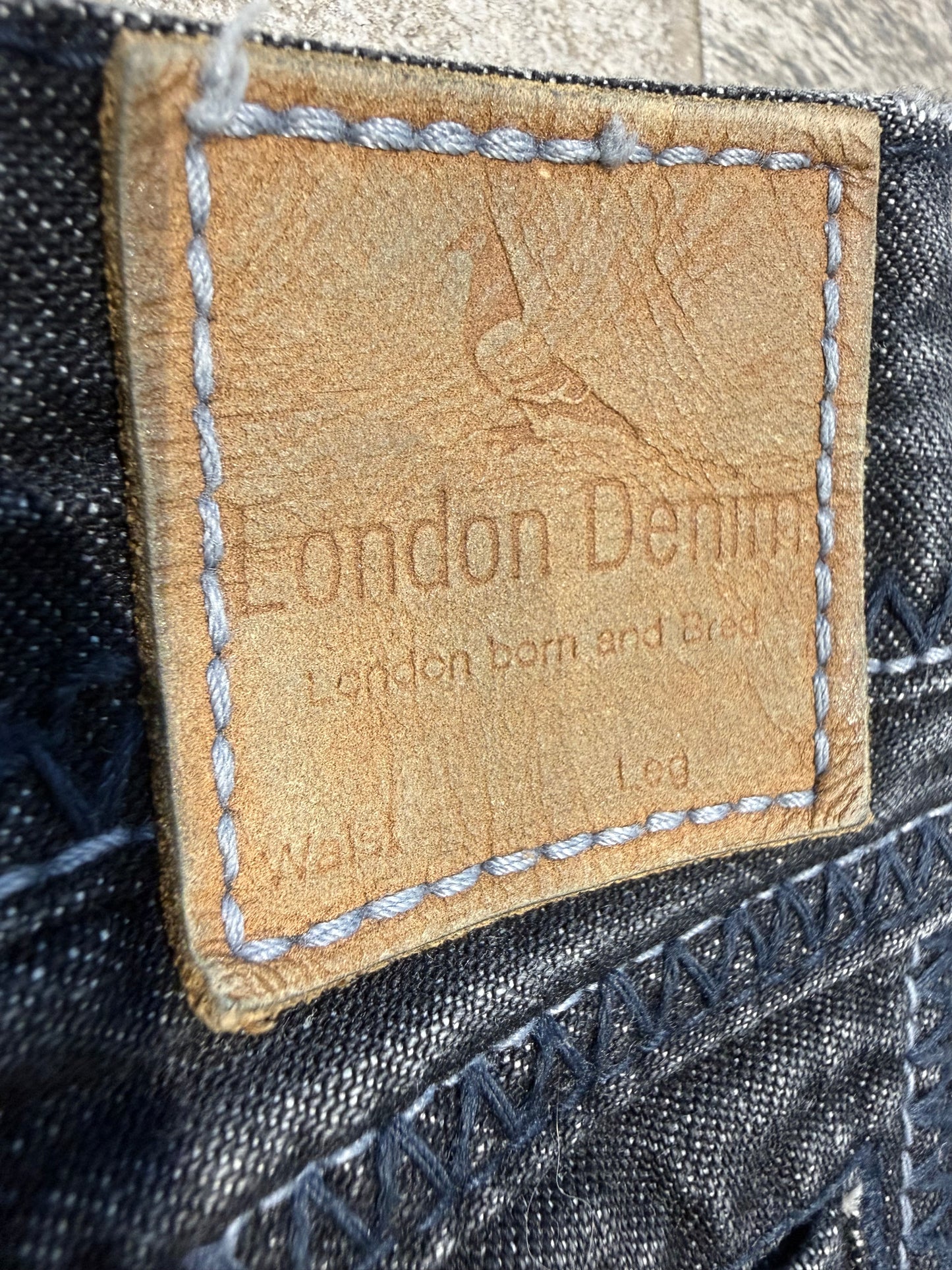 000’s Distressed London Jeans (29”)