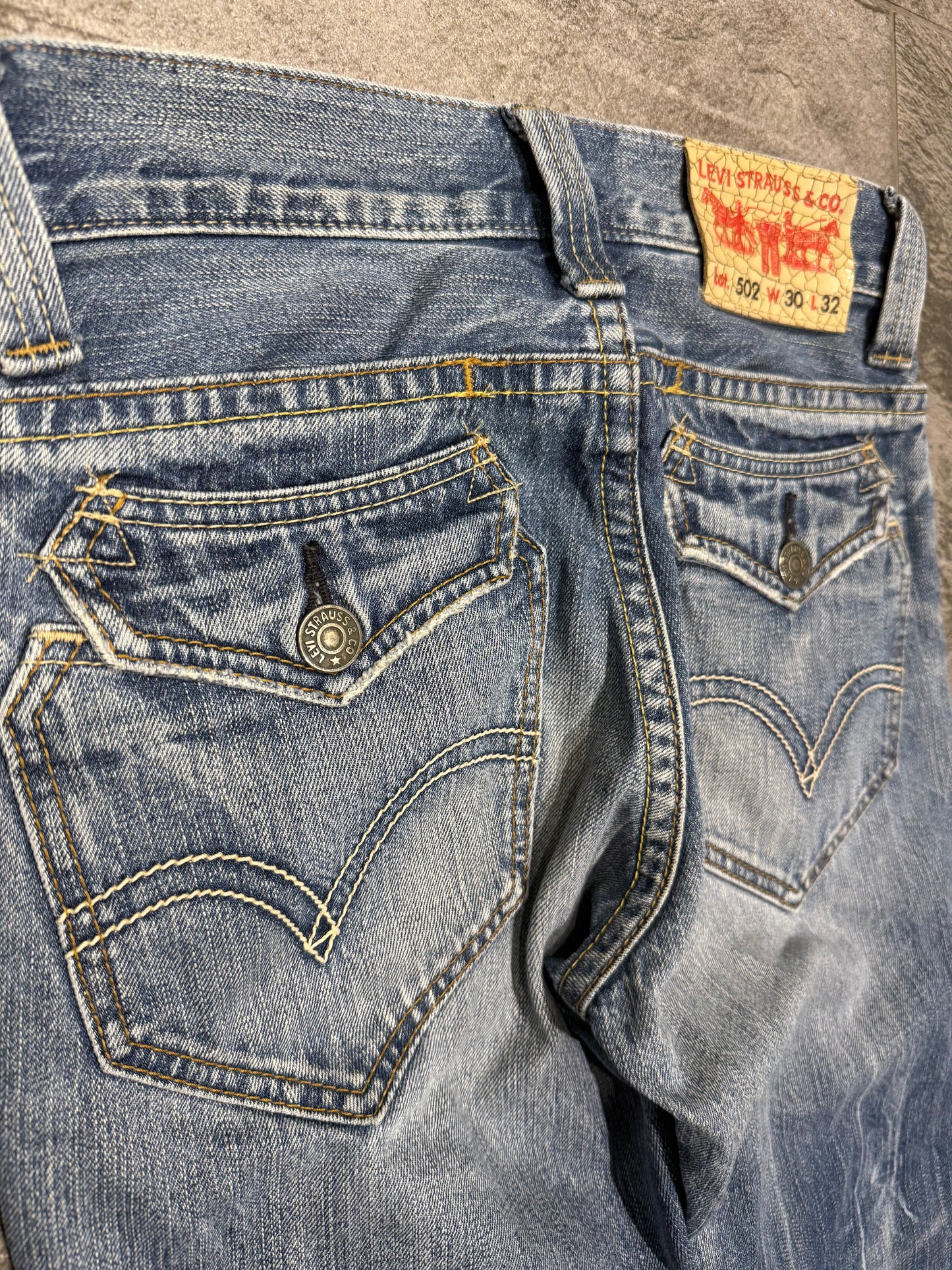 000’s Levi’s 502 Jeans (30”)