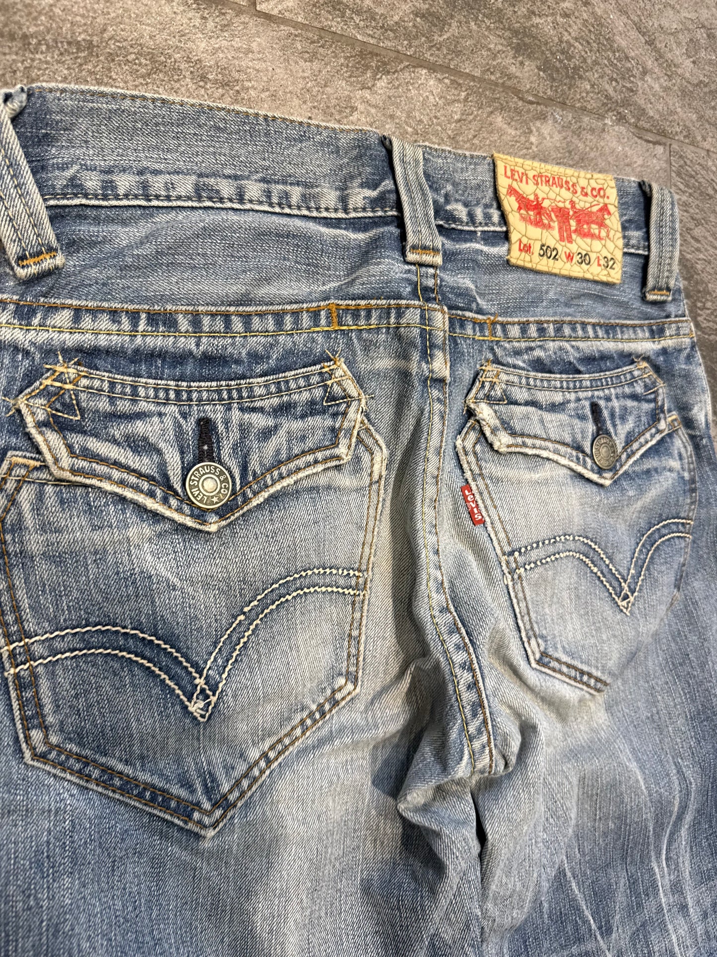 000’s Levi’s 502 Ghostwash Jeans (30”)