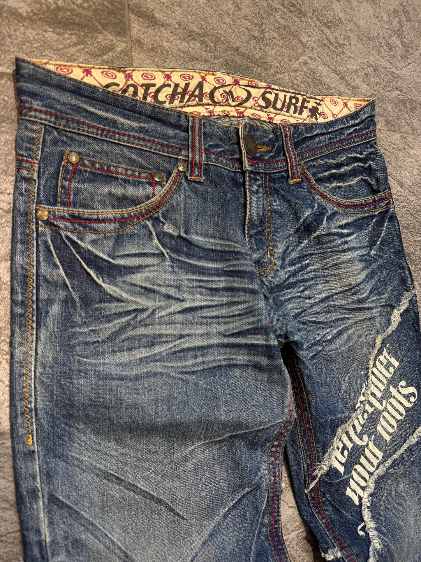 000’s Gotcha Distressed Jeans (32”)