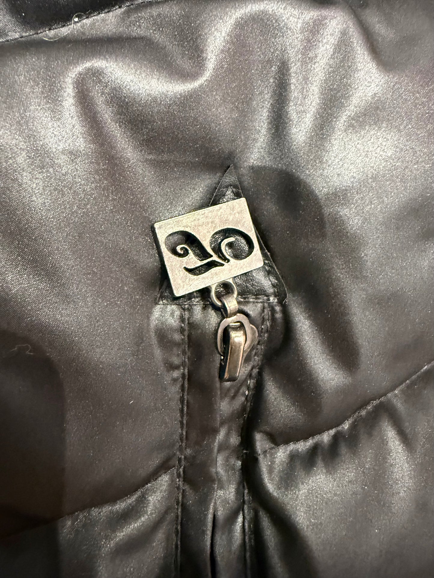 000’s Joneaa Puffer (L)
