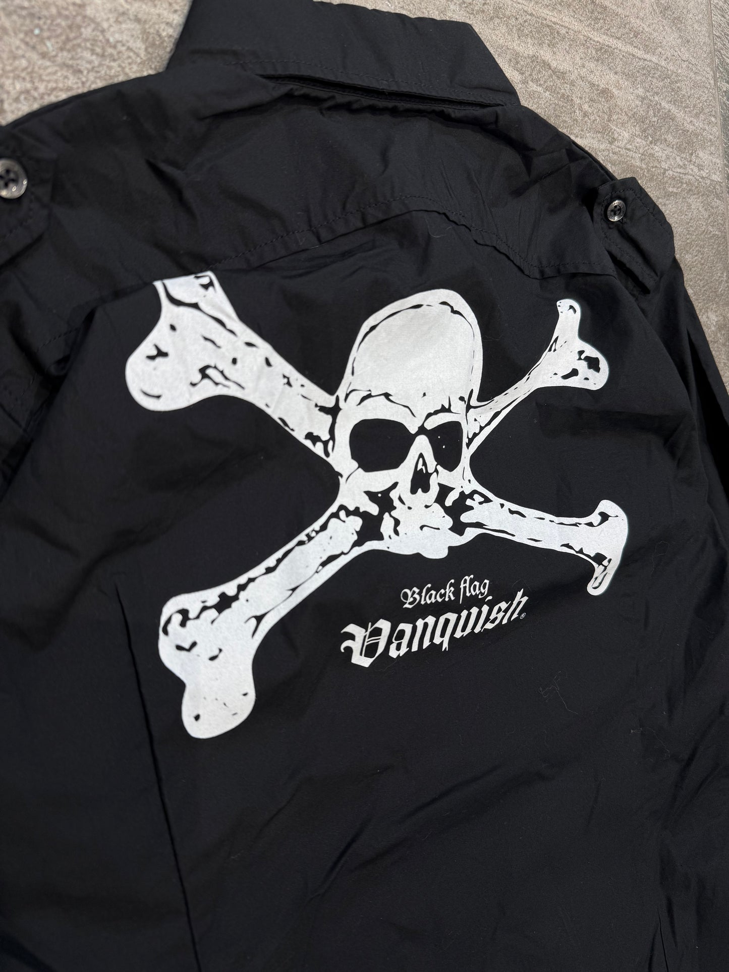 000’s Vanquish Gold Skull Shirt (S)