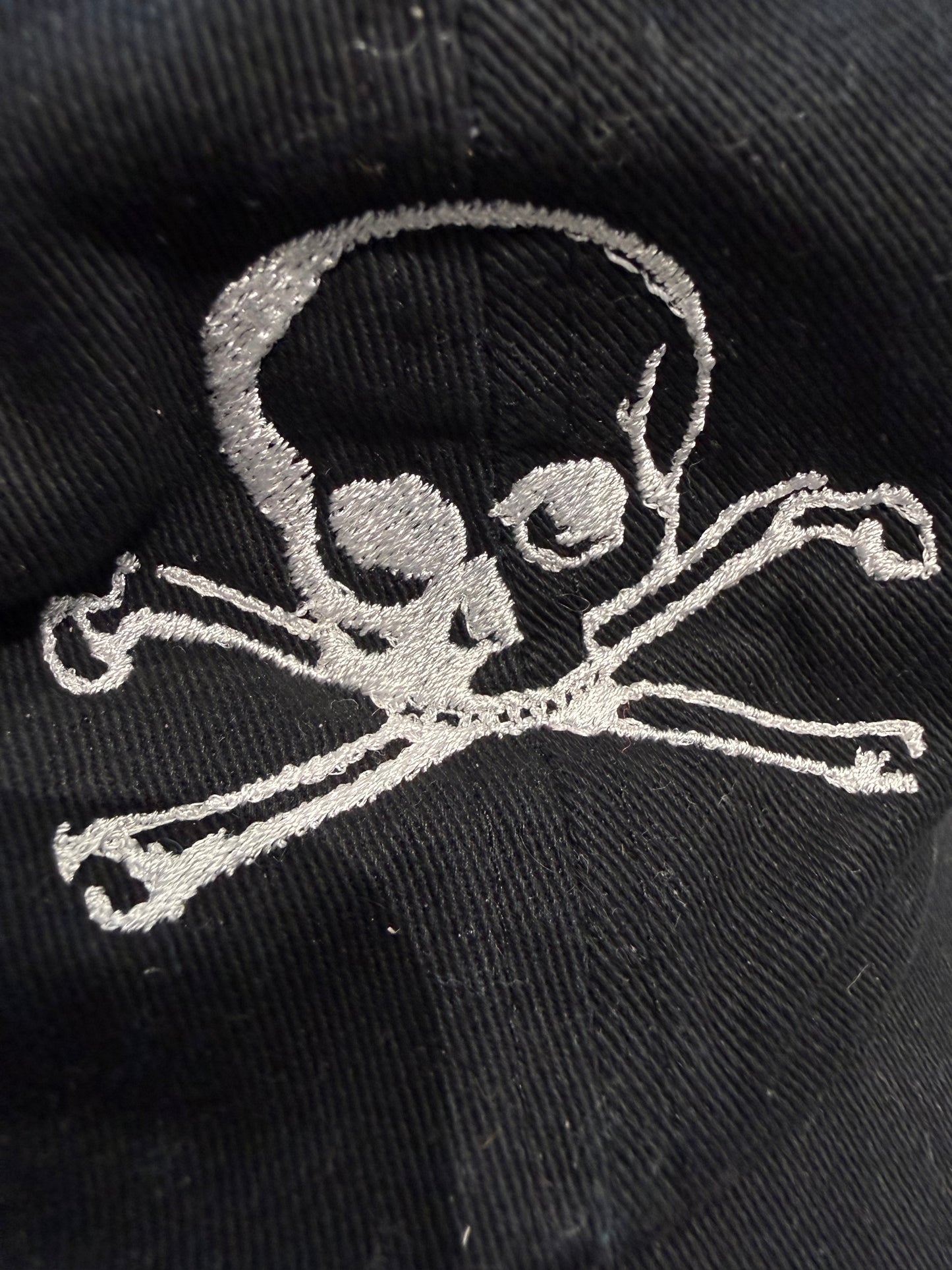 000’s Loveless Skull Hat