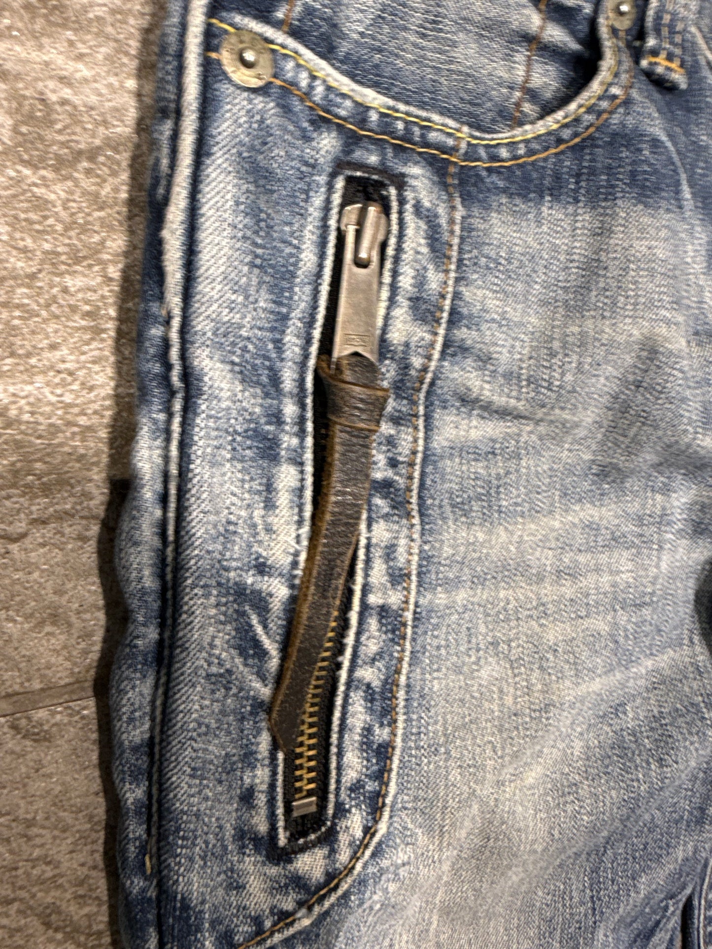 000’s Levi’s 502 Ghostwash Jeans (30”)
