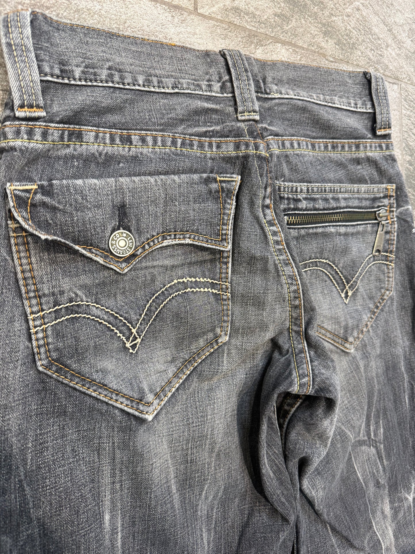 Levi’s 502 Ghost wash Jeans (31”)