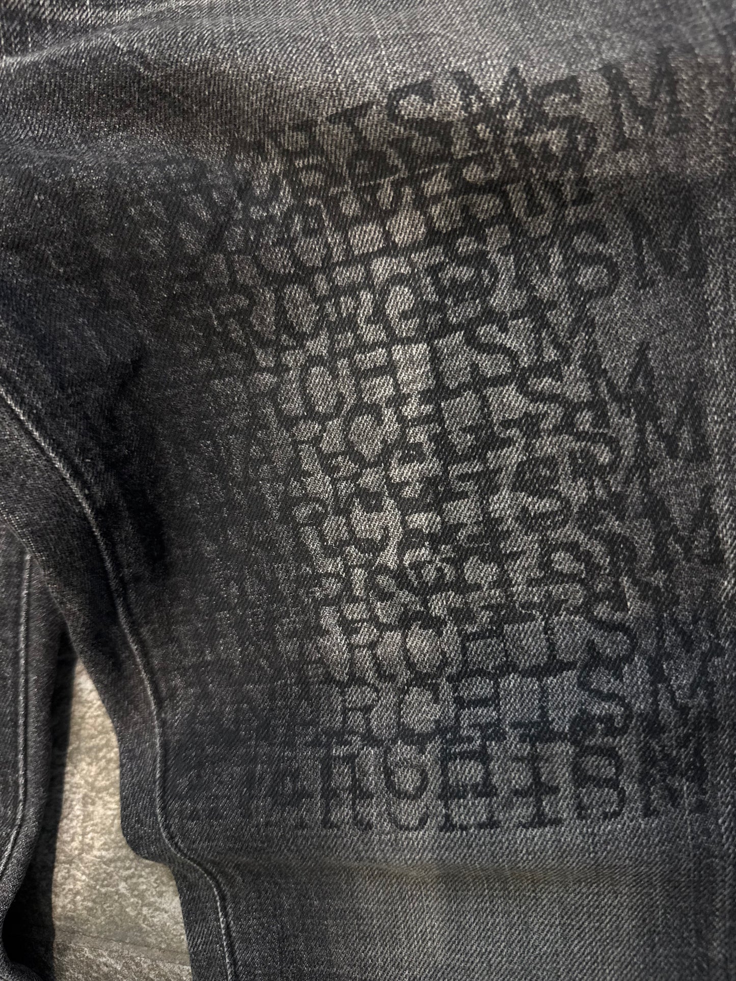 000’s Vanquish Script Jeans (32”)