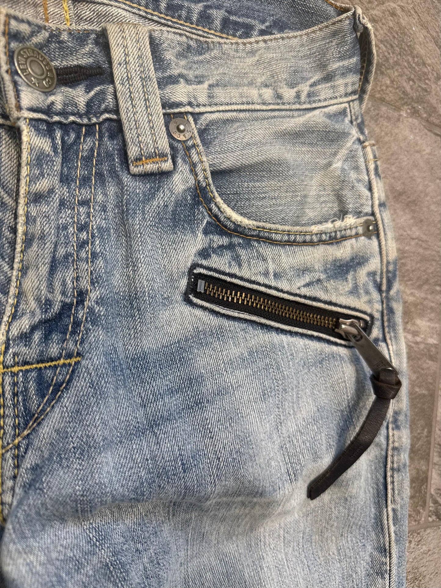 000’s Levi’s 502 Ghost Wash Jeans (30”)