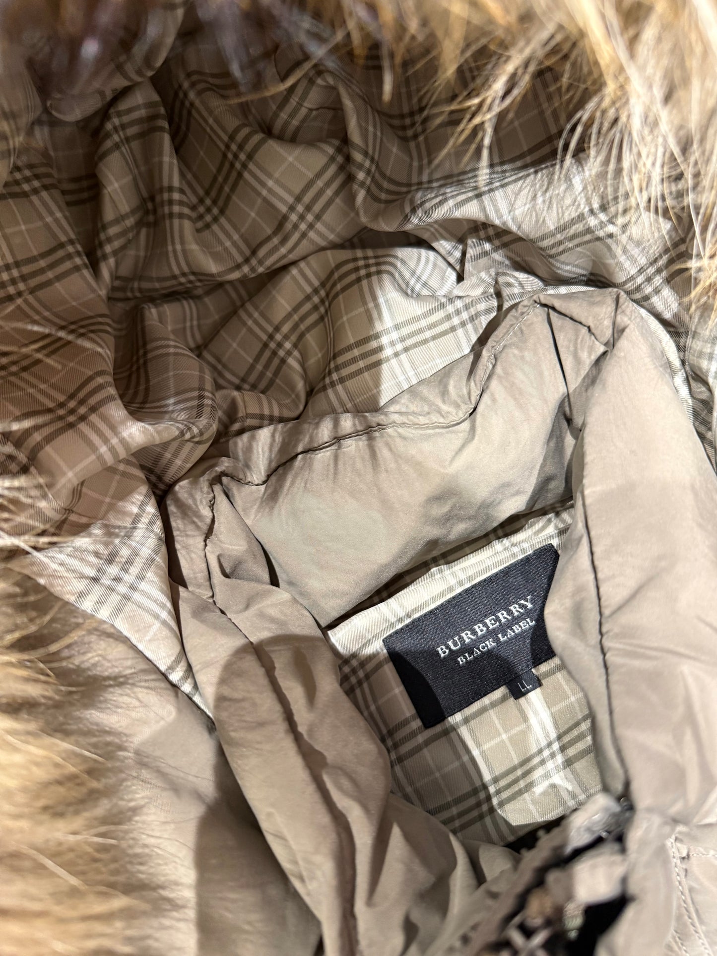 000’s Burberry 2 in 1 Fur Puffer (M)