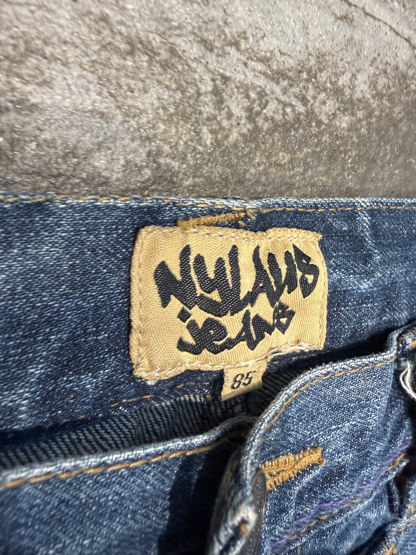 000’s Nylaus Double Waisted Studded Jeans (32”)