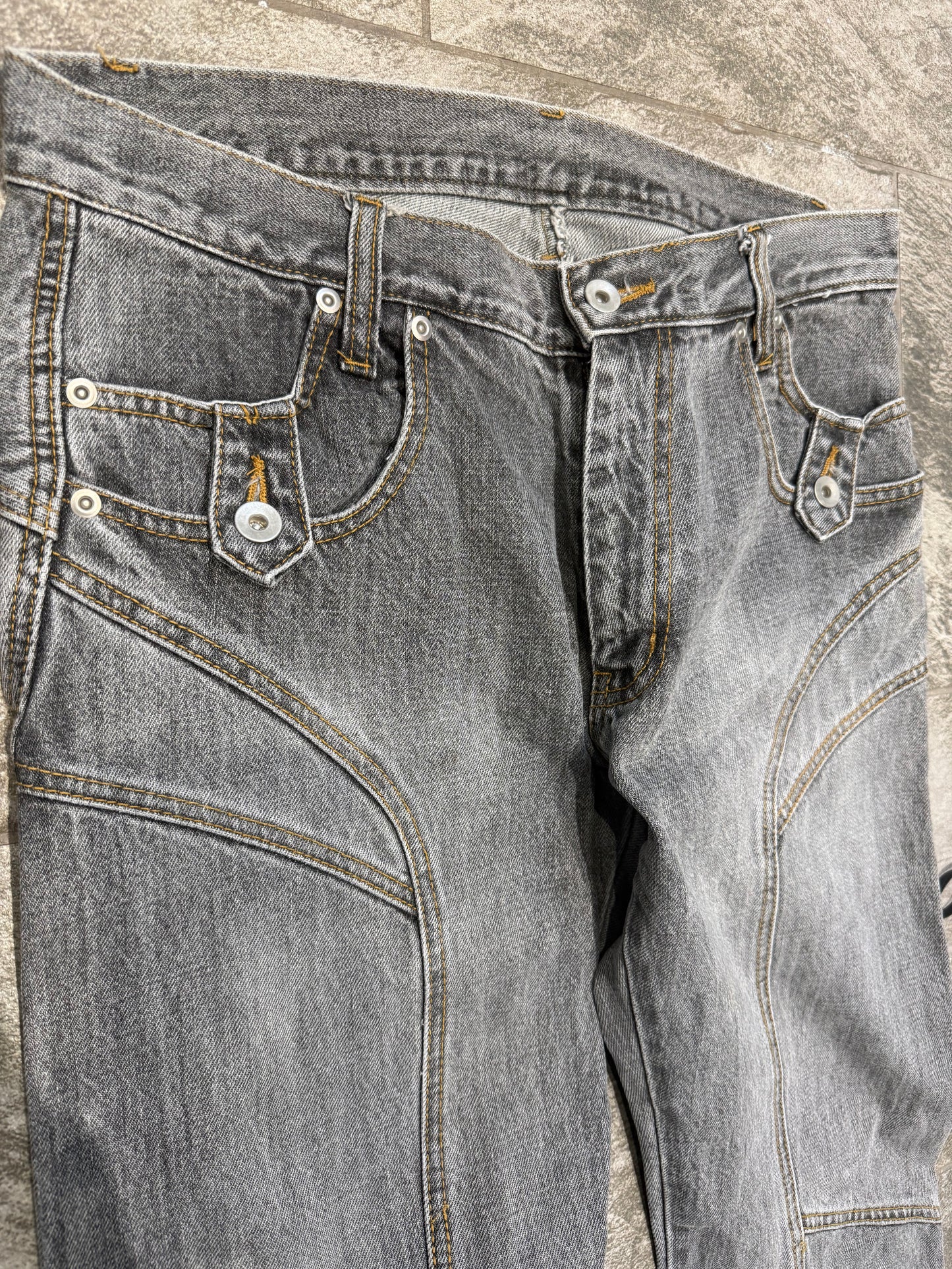 000’s Orihica Flared Jeans (32”)