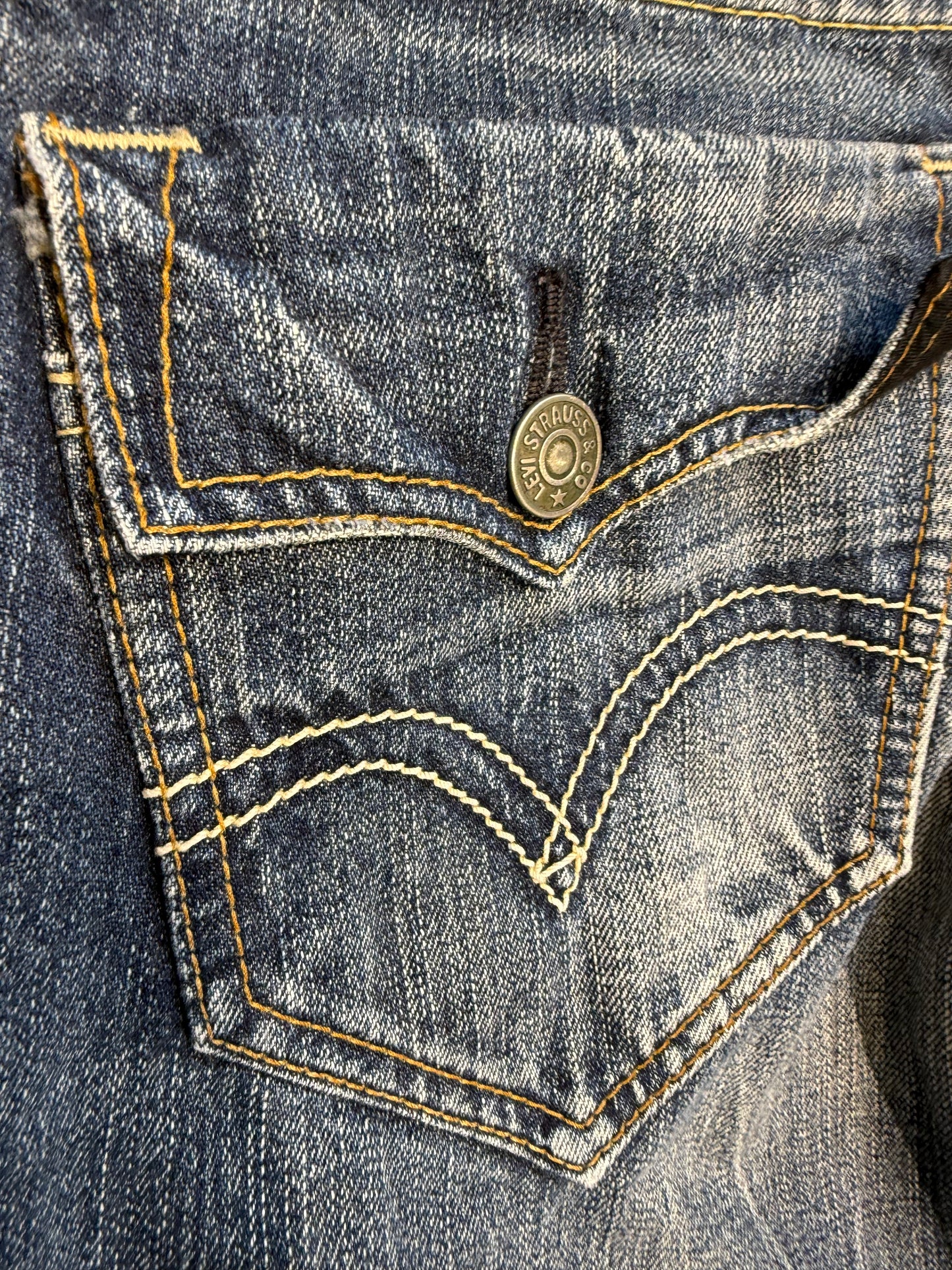 000’s Levi’s 502 Ghostwash Jeans (28”)