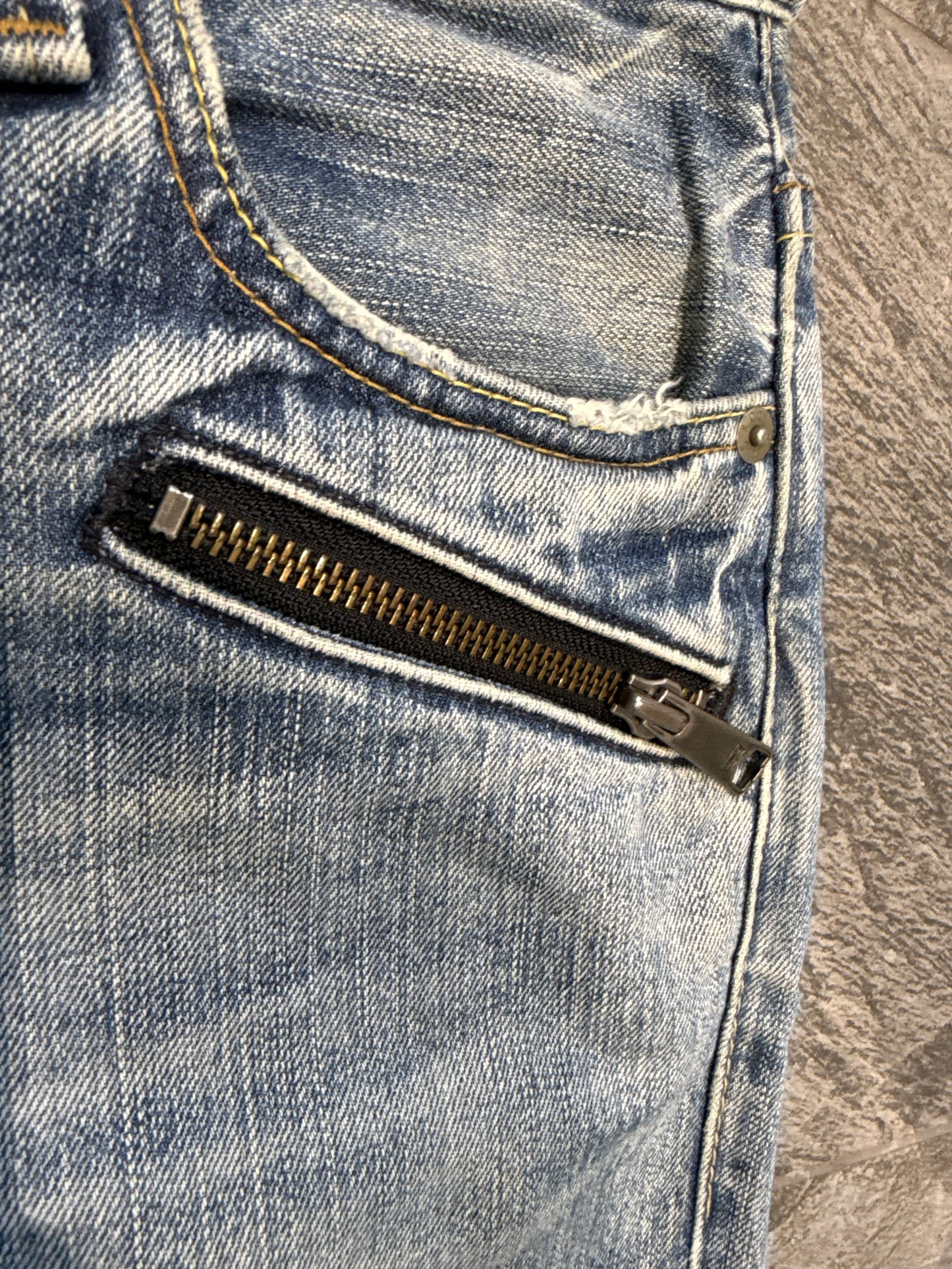 000’s Levi’s 502 Ghostwash Jeans (30”)