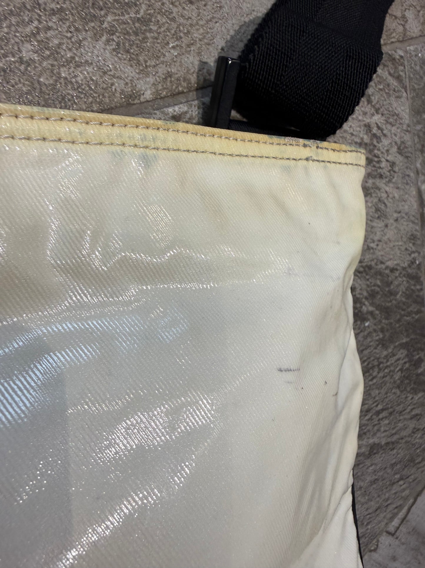 Vintage Gucci Hysteria Crest Messenger Bag