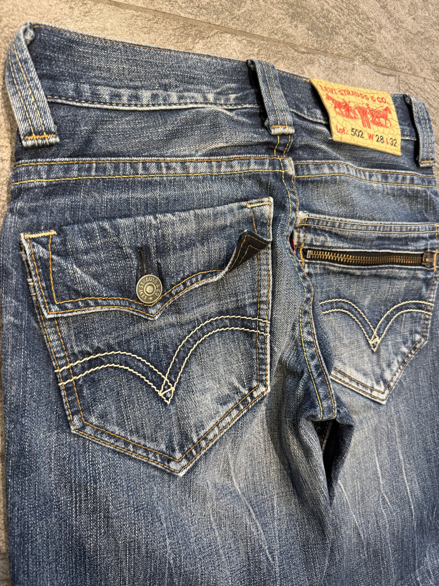 000’s Levi’s 502 Ghostwash Jeans (28”)