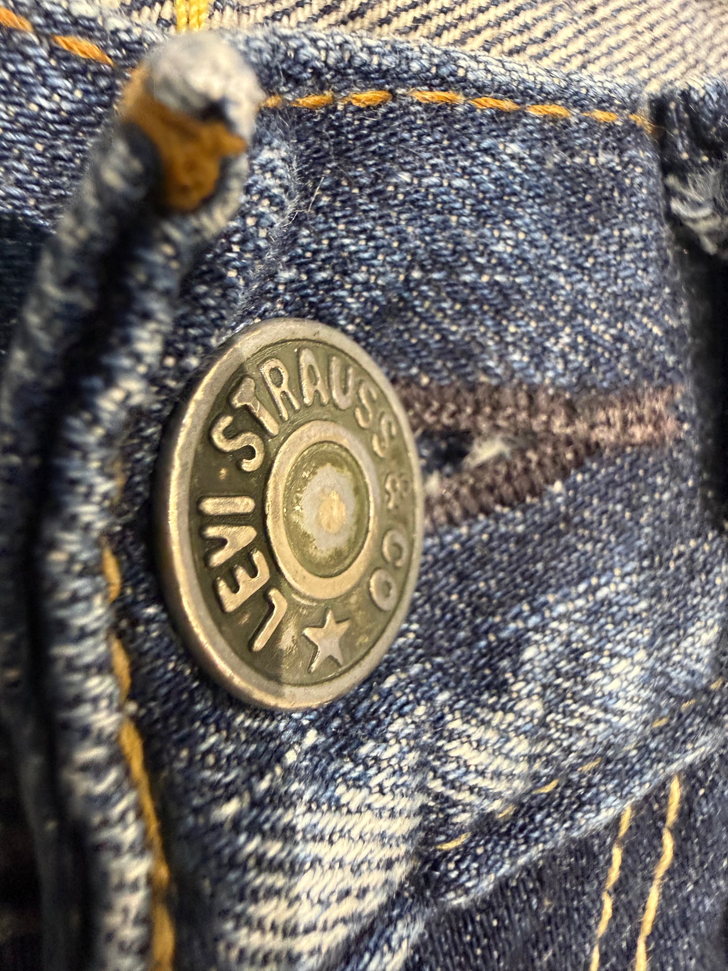 000’s Levi’s 502 Jeans (30”)