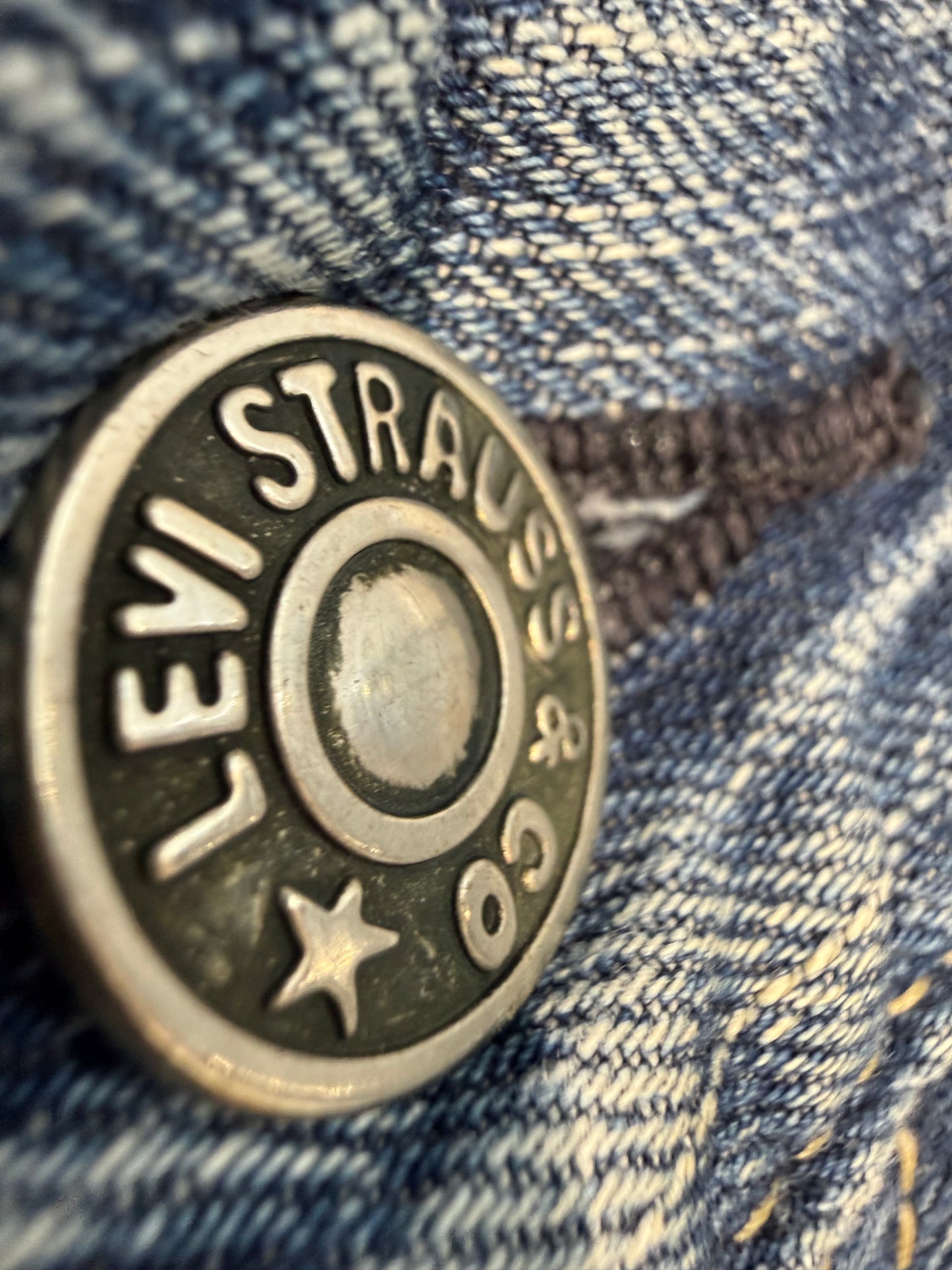 000’s Levi’s Ghostwash Jeans (34”)