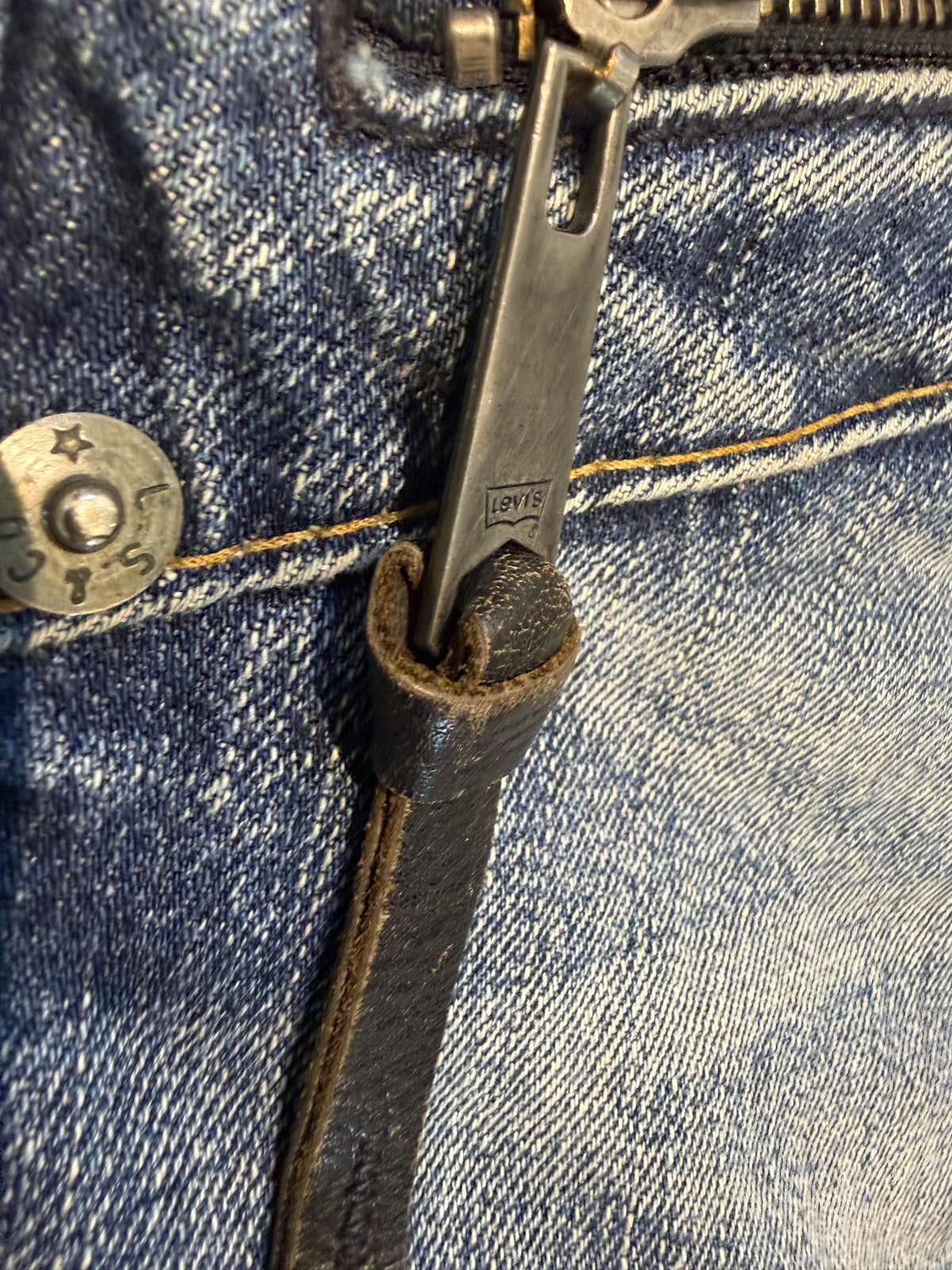 000’s Levi’s 502 Ghost Wash Jeans (28”)