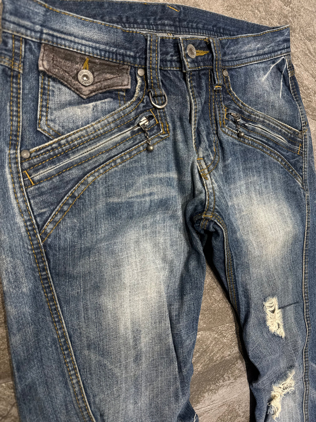000’s Nicole Distressed Jeans (30”)