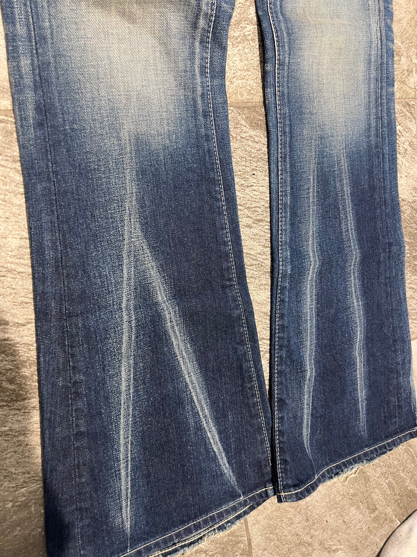 000’s Vanquish Flared Jeans (28”)