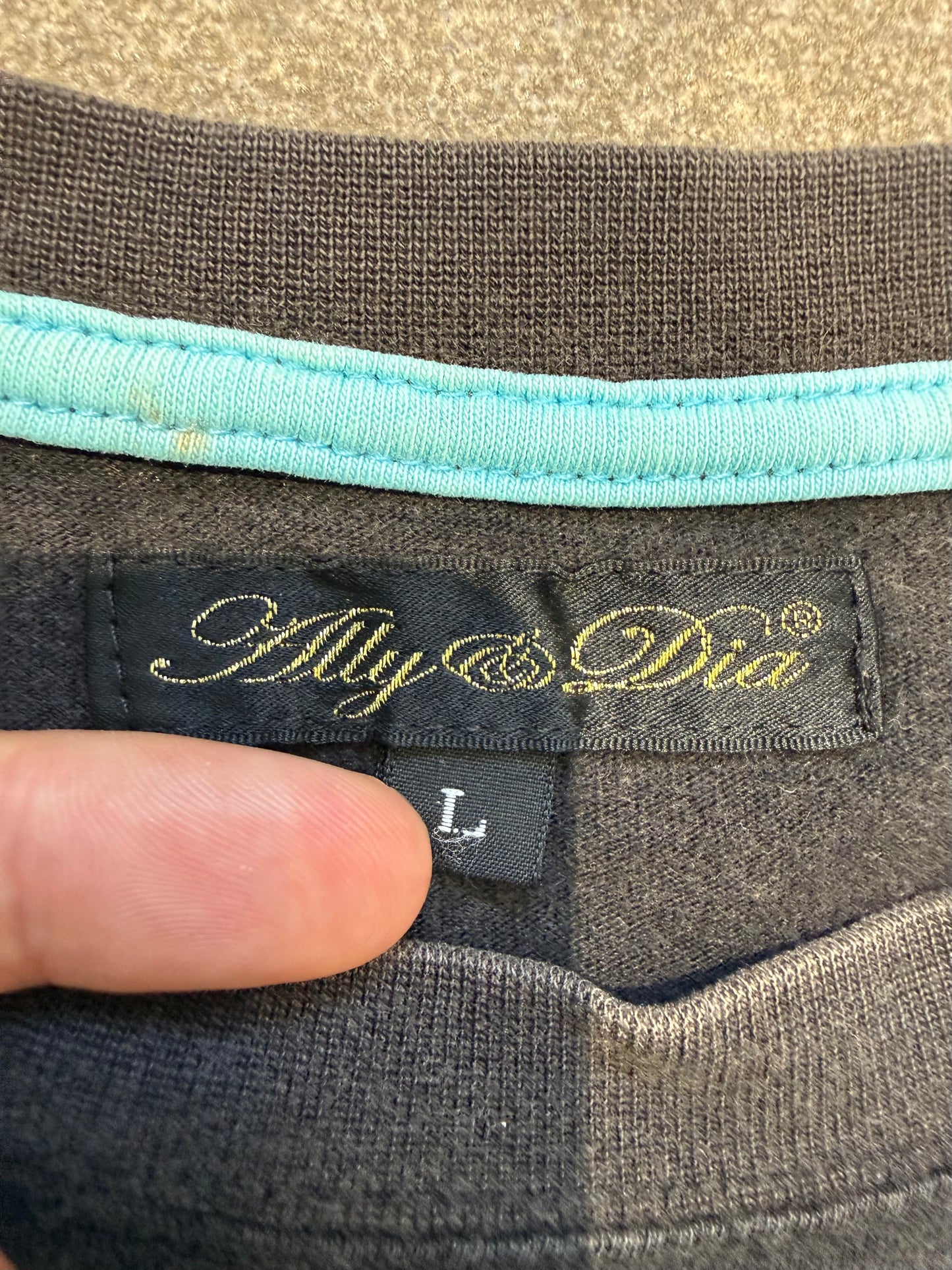 000’s Ally & Dia Distressed Tee (M)