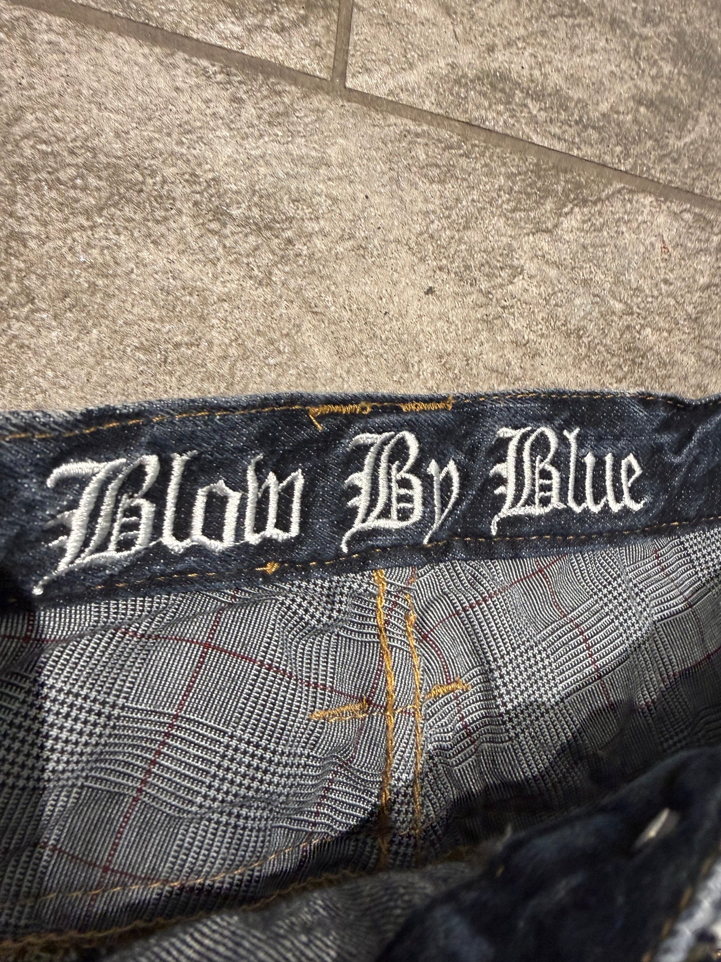 000’s Bow By Blue Jeans (31”)