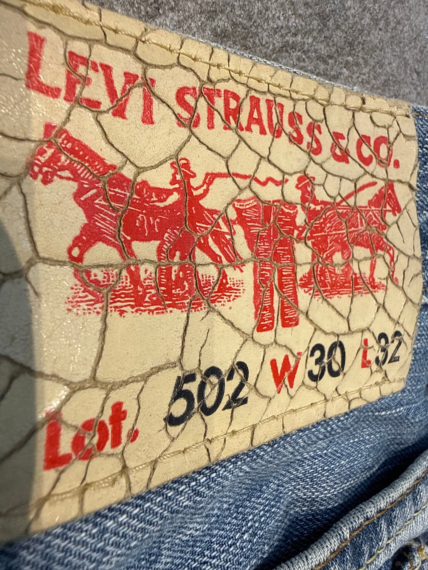 000’s Levi’s 502 Ghostwash Jeans (30”)