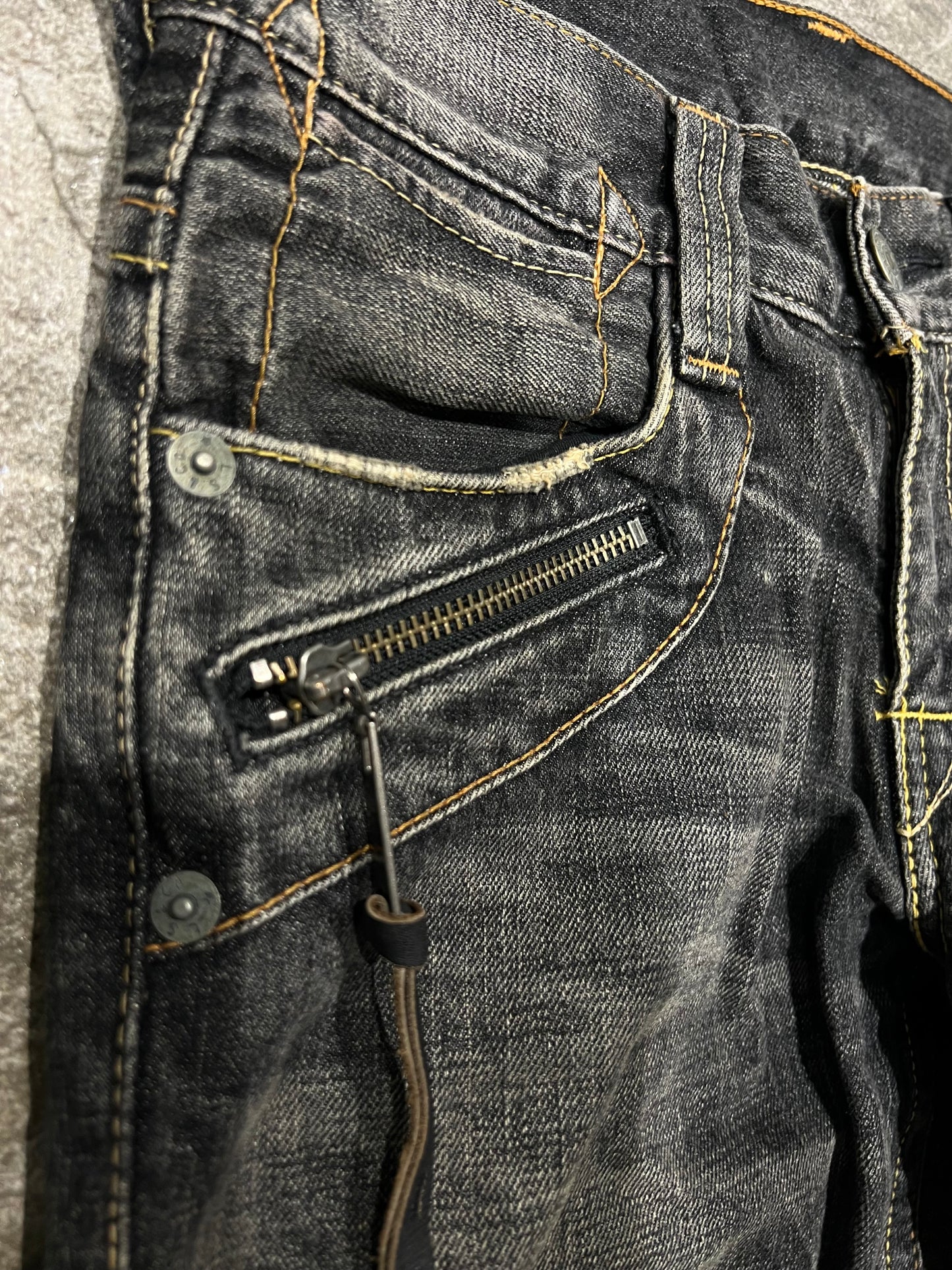 000’s Levi’s 502 Jeans (30”)