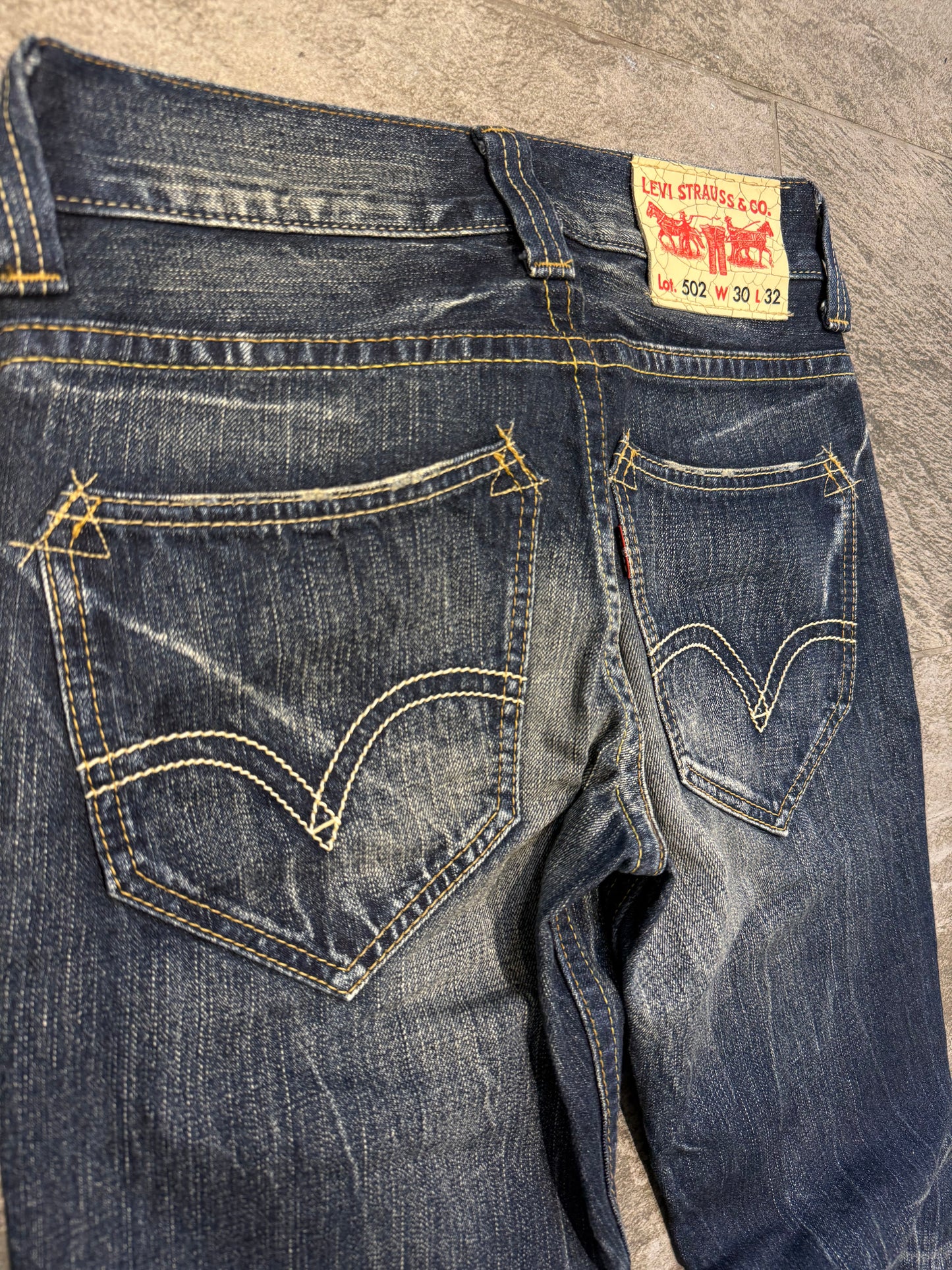 000’s Levi’s 502 Ghostwash Jeans (30”)