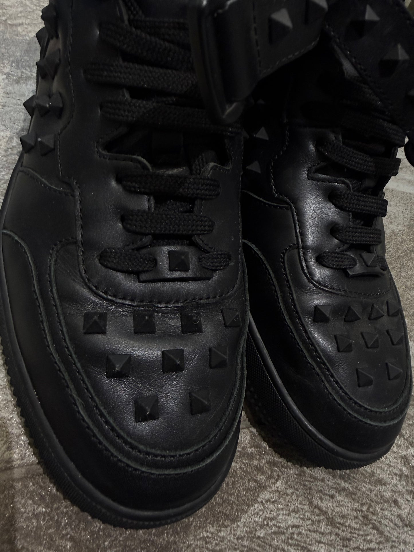 Valentino Garavani Rockstud High Tops (EU 43 - UK 9)