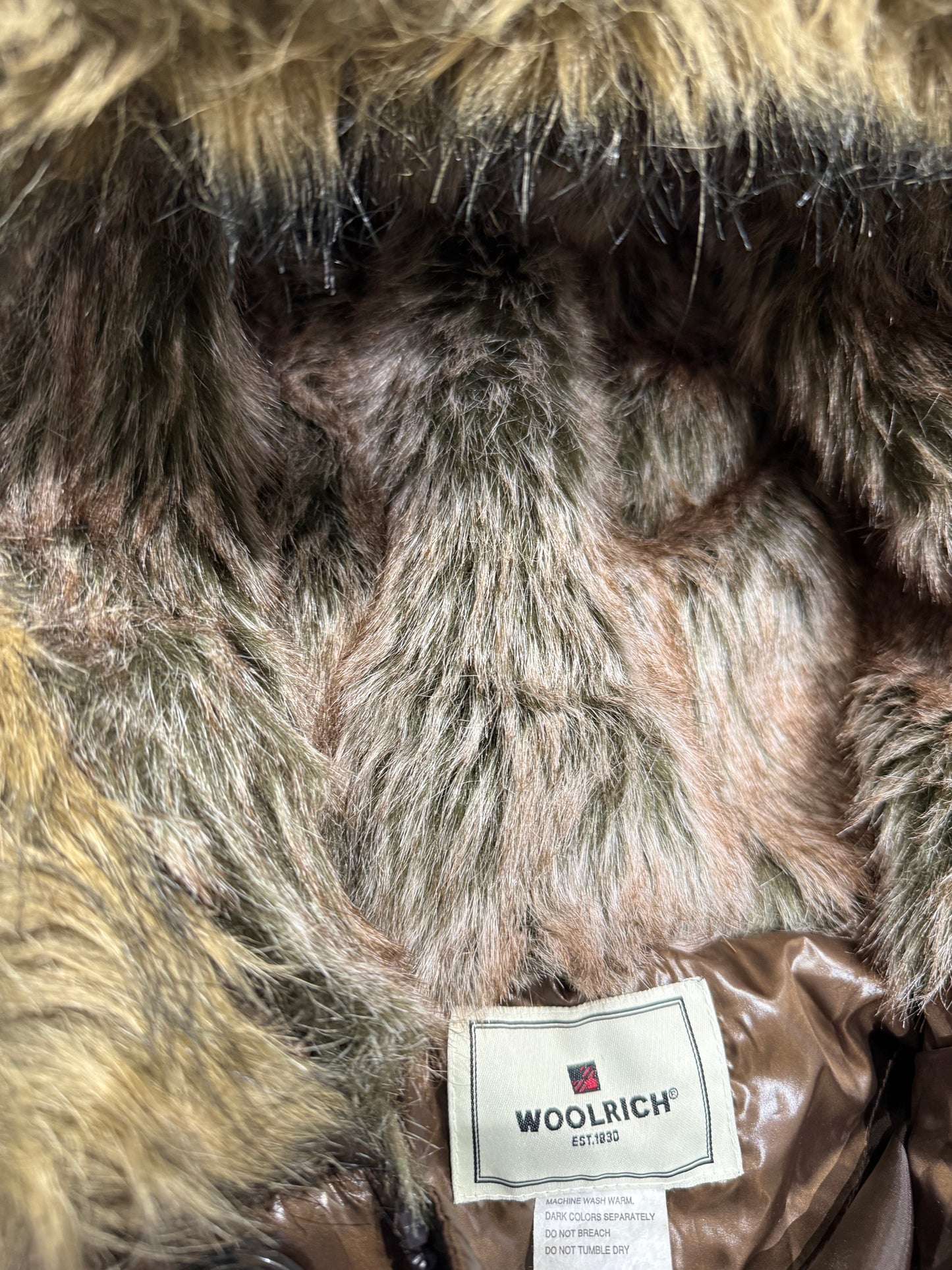 000’s Woolrich Glossy Fur Hood Puffer (XL)