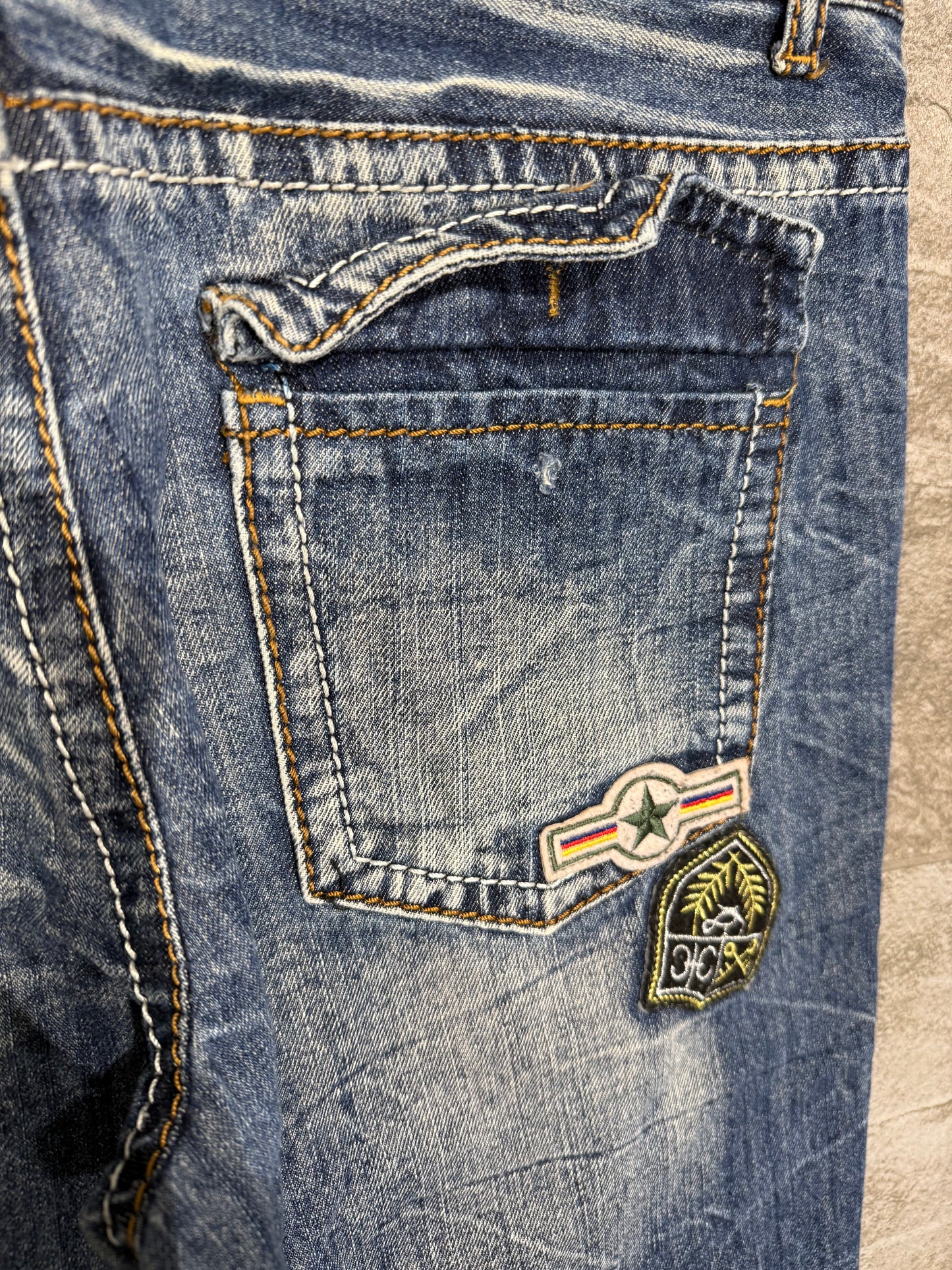 000’s Agate Label Patchwork Distressed Jeans (33”)