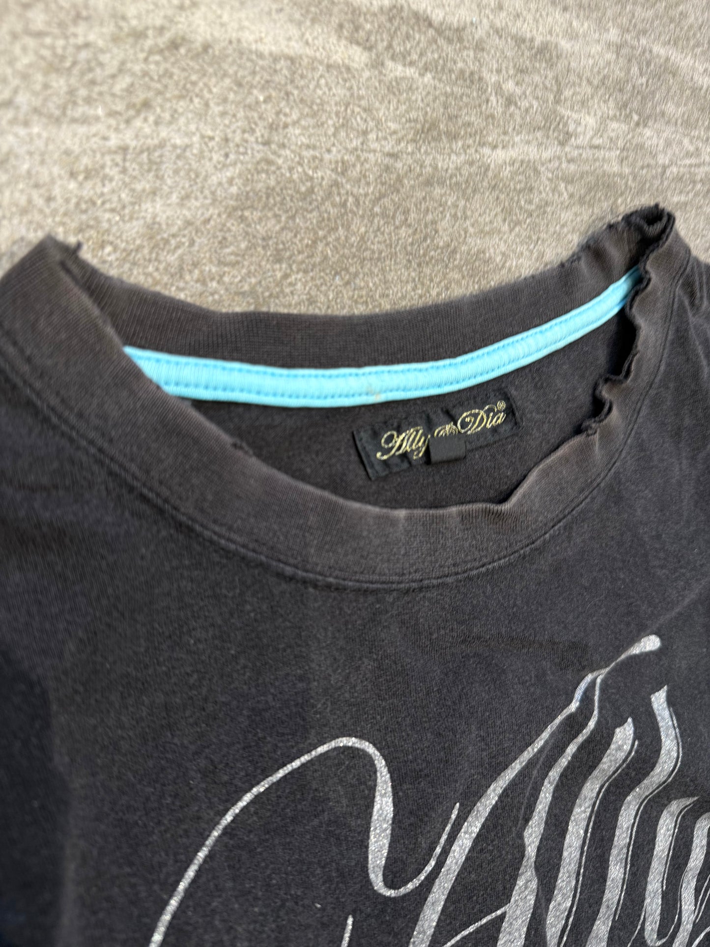 000’s Ally & Dia Distressed Tee (M)