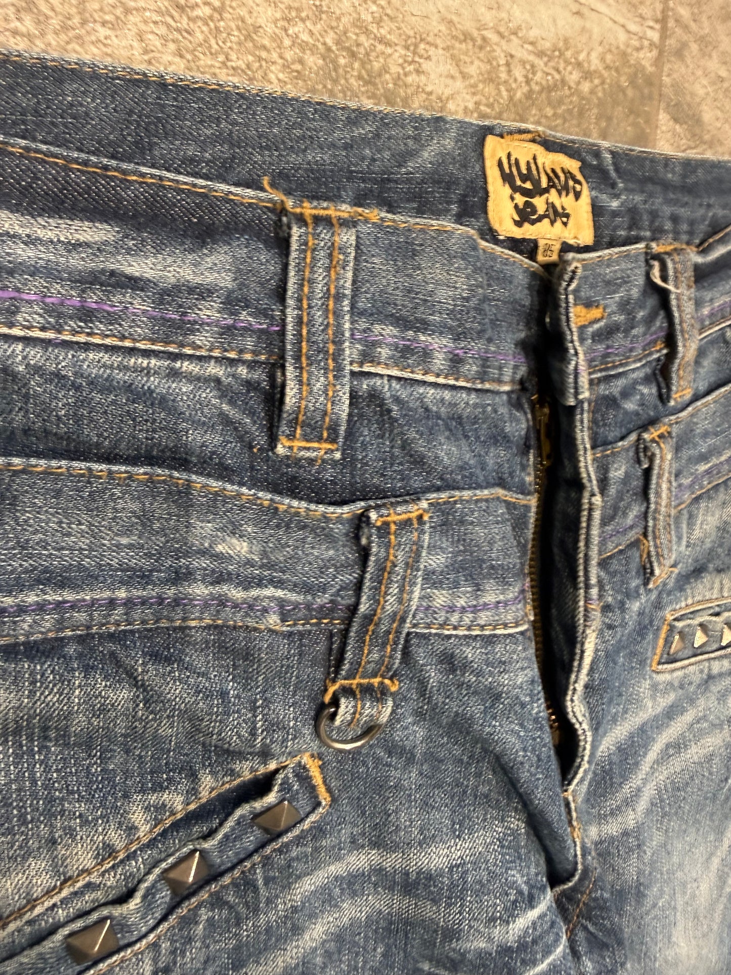 000’s Nylaus Double Waisted Studded Jeans (32”)
